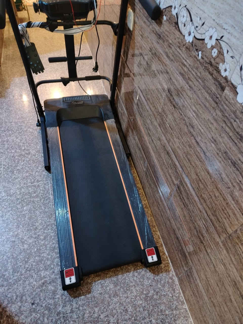 السلام عليكم ورحمة الله وبركاته جهاز جري جديد بمعنى الكلمه استعمال كلش قليل يحمل وزن 140كيلو مع حزام تكسير الشحوم وشاشة وقت مع نبظ القلب مع سماعة هتفون بعد الكيس مالتة بي السعر 250 رقم التلفون *********** وموجود واتس مكاني بغداد الجديدة
