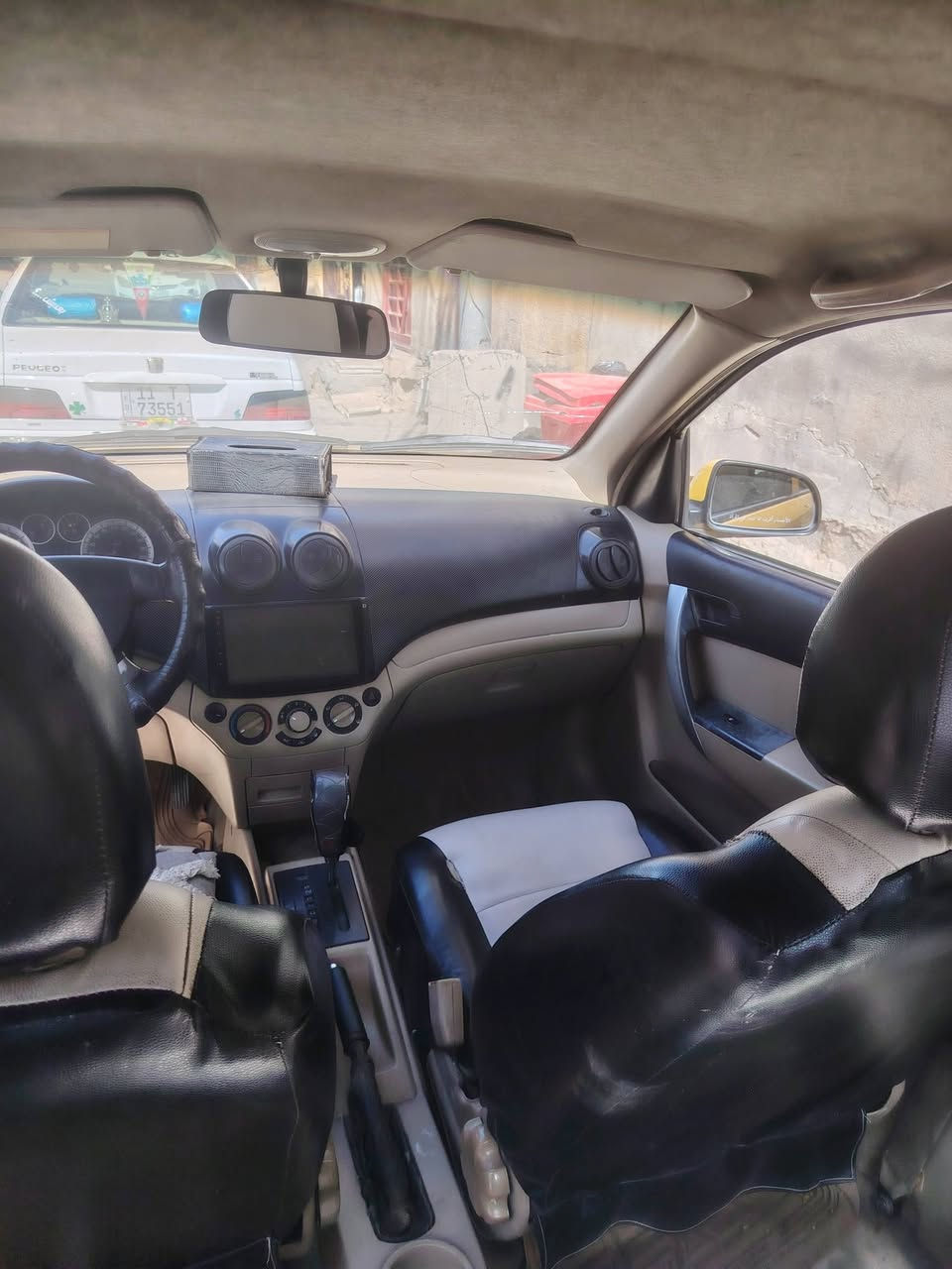 سلام عليكم افيو موديل 11 كير اوتوماتيك وأرد خليجي السيارة ماناقصهة اي شي  ٦٣ وبيهة مجال الاستفسار
***********
