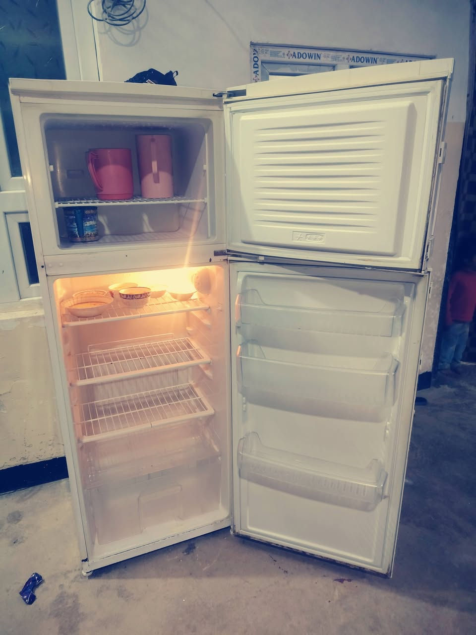 ثلاجه البيع سعره 150بيهه مجال ***********
