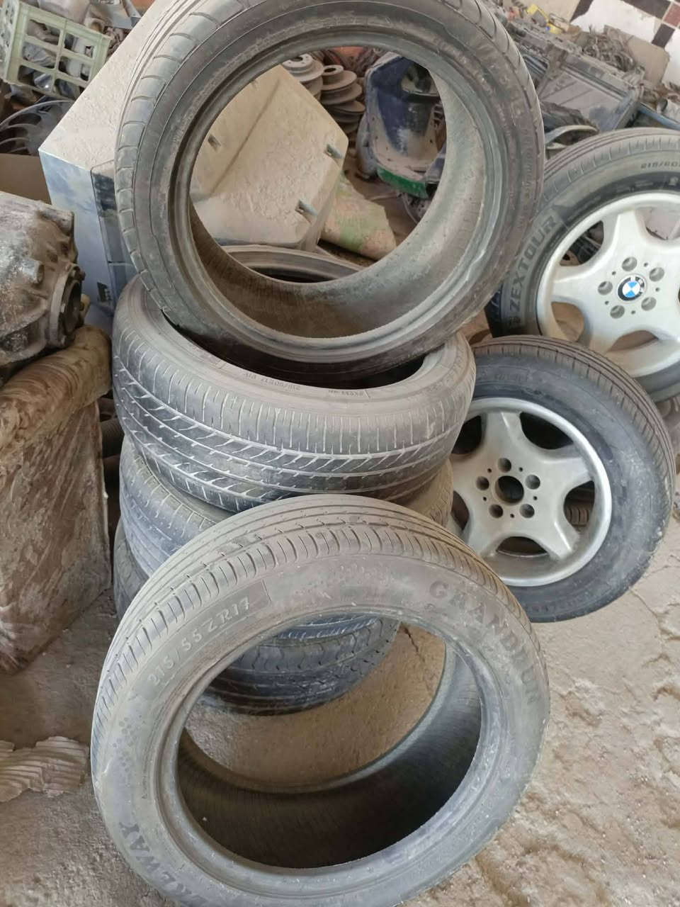 متوفر تخم لايت اصلي
معه تايرات حجم 18 و16اخو الجديد 
اكسلات رون ناصي 3.23 مال حاويه ناعمات 
مكان بابل شارع 80 الحداد سيد يحيى المرعب 
‏‪***********‬‏
