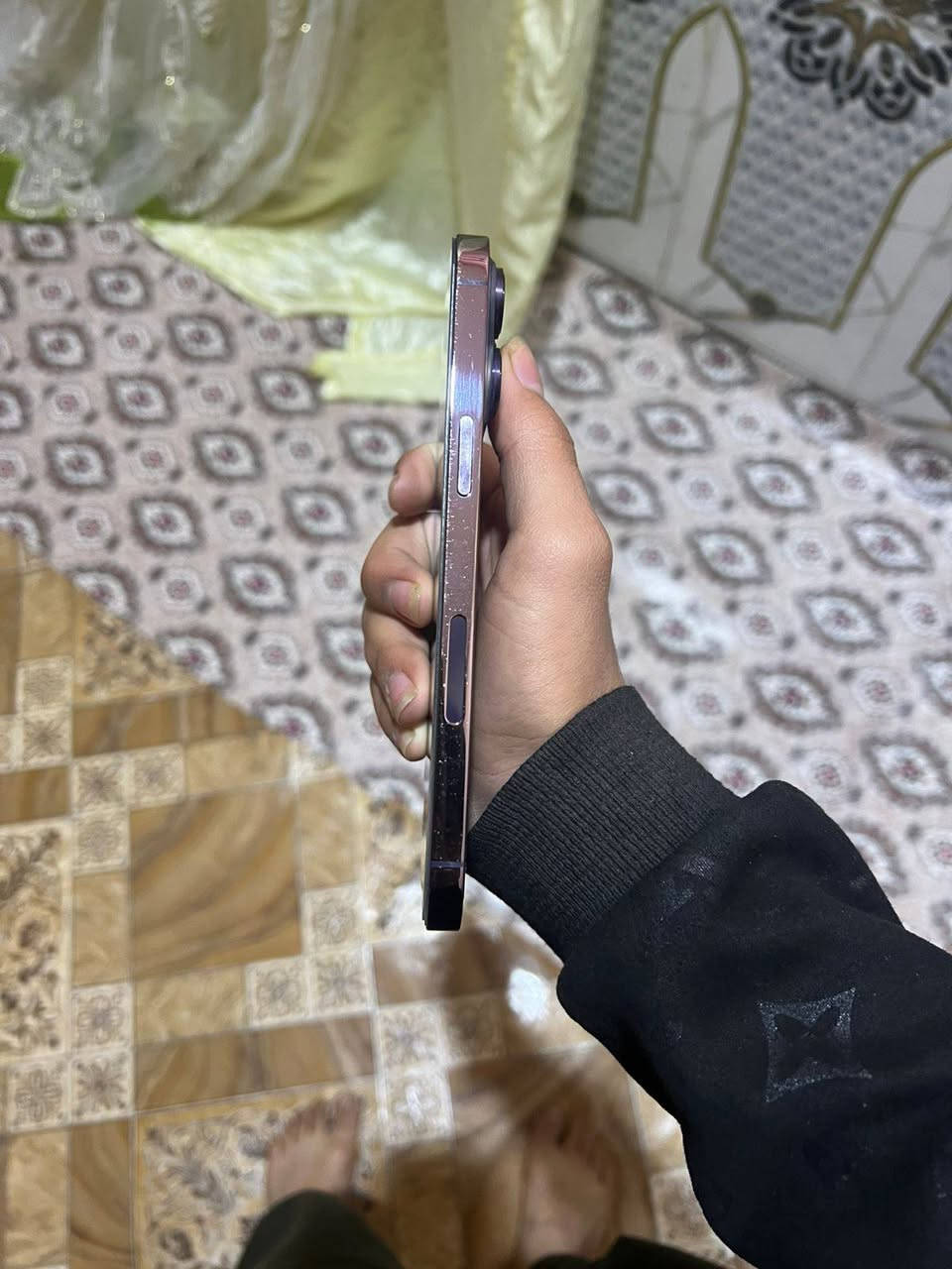 السلام عليكم 14 برو ماكس نظيف كلش كرتونه ملحقاته كامل بطاريه 85 السعر 700 وبي مجال
***********
