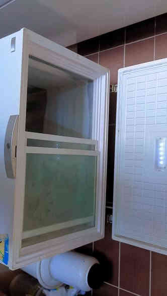 سلام عليكم عندي مجمده14 قدم شغاله كامله ما مصلحه بلاديه سعرها140 وبيها مجال مكاني أربيل اوينه شار قرب فرمان برمان التواصل واتساب ***********
