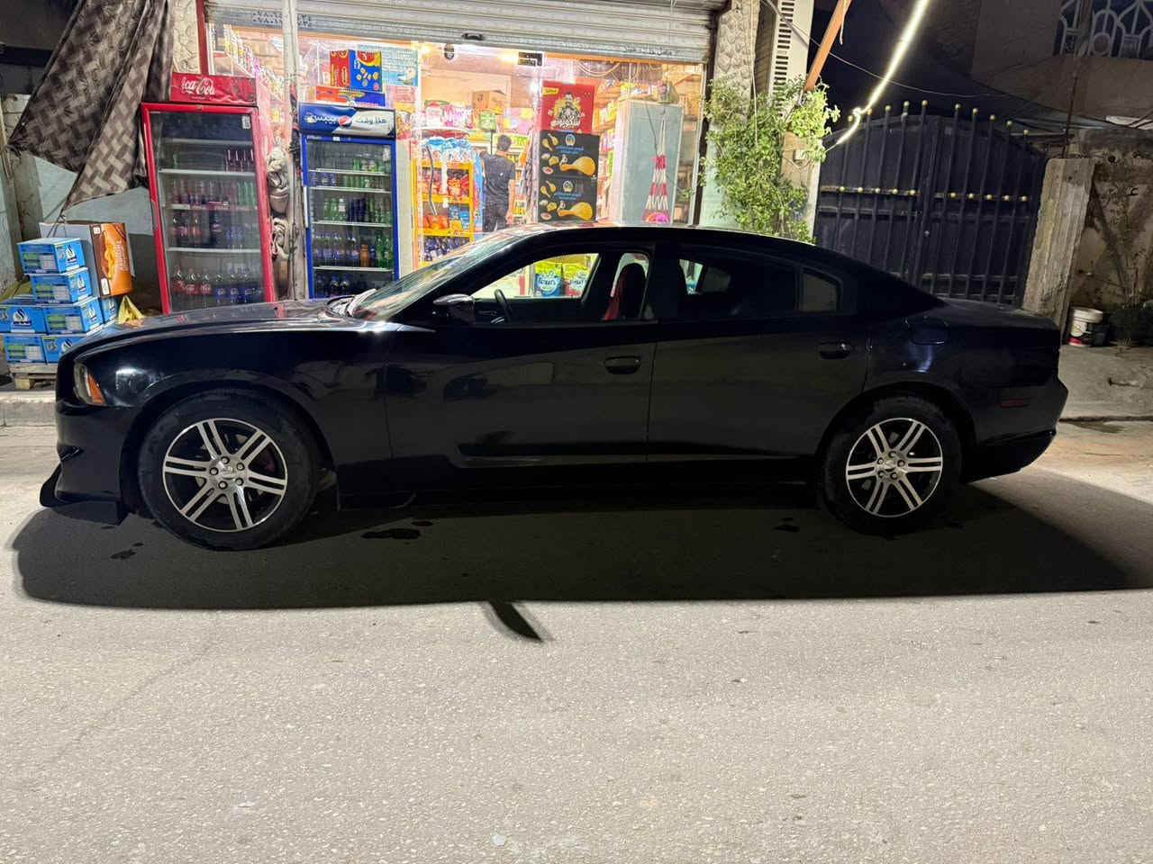 السلام عليكم جارجر 2011 خليجي سياره جاهزه من كلشي بيها صبغ جوه قبق البانزين ماشيه 329 مكينه كير حداديه تبريد ثلج السعر 135 رقم الهاتف  ***********
