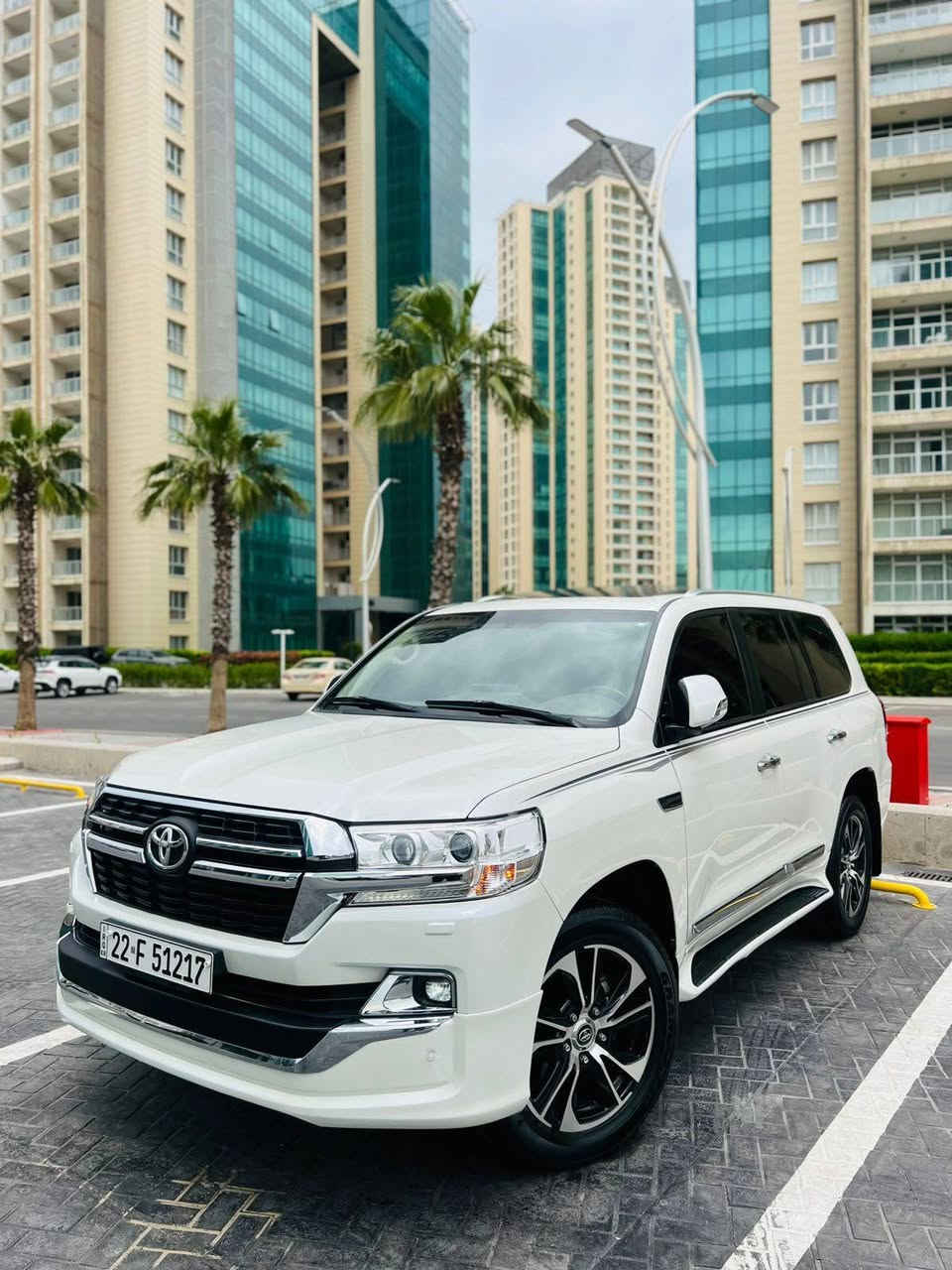 السلام عليكم لاندكروزر موديل 2019 ساز شركه باب اول محرك 4000 V6رقم اربيل  بأسمي تحويل ثاني يوم  مكفوله كفاله عامه من صبغ وبارد وتبديل والشخوط فول مواصفات بصمه 
بصمه أبواب أشارت ترحيب مري شفط فتحه سلايت كشنات شامواه كشنات 3 دكمات دبل ماوس8 ايرباك جنطه كهربائيه الفوك ولجوه3قطع تبريد ثلاجه چكمچه مطفايه بلادي كامره شاشه اماميه حساس أمامي حساس خلفي وباقي مواصفات الساز معروفه السياره جديده بمعنى الكلمه حته كاعيات الشركه وياها
ماشيه 63 الف السعر47 الف دولار  وبيها مجال للشراي 
للإستفسار  ***********
العنوان : بغداد
