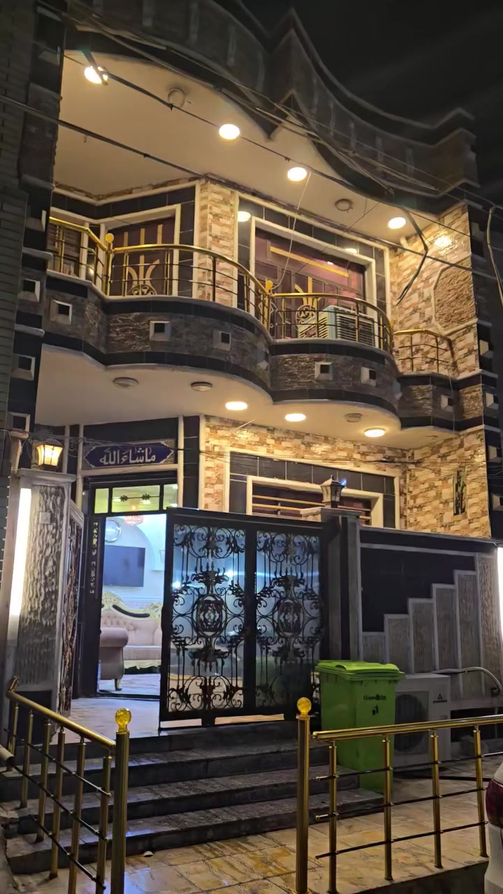 دار للبيع حي الجامعة قرب السريع النسيج
المساحة ٨٠ متر واجهه ٦ متر ثلاث طوابق 
موقعة ممتاز على شارع واسع ورصيف عريض
للإستفسار الاتصال بالأرقام التالية 
***********
***********
نستقبل جميع عروضكم العقارية(بيع_ايجار)
#حي_الجامعة #عقارات_بغداد #حي_العدل #بغداد_العراق #المنصور #عقار #تابعني_اتابع
