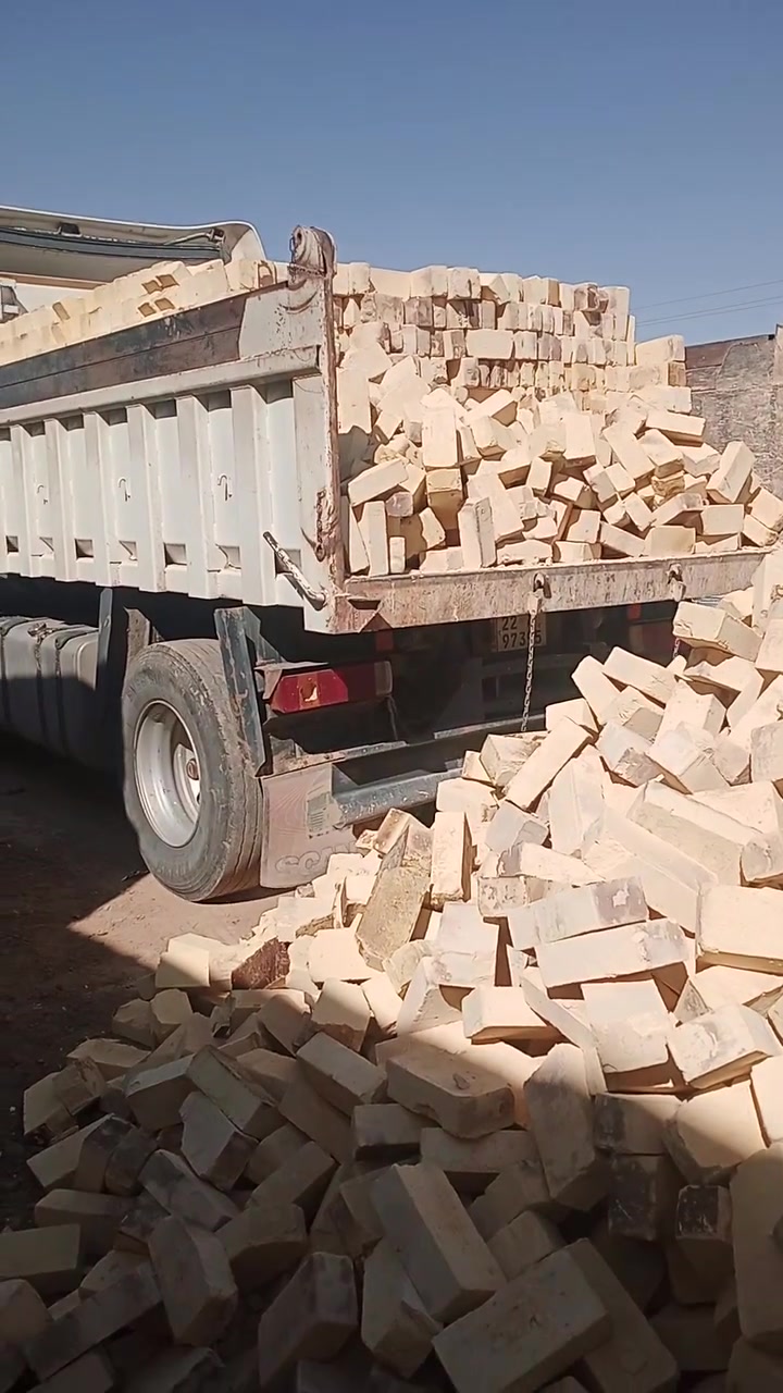 السلام عليكم متوفر لدينا طابوق الاصلاح توصيل لجميع أقضية الناصريه و البصره لون وقالب وركن للاستفسار والاتصال على الرقم التالي ***********
