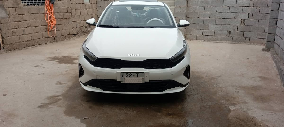 السلام عليكم للبيع كيا k3  موديل  2024 السياره في حاله الوكالة  فول موصفات   السيارة تحكمات وجلد و    شاشه وانضمه قياده ومحرك 1500دبل نوزل هندبريك دكمه  بصمه وفتحه انضمه ترحيب مري شفط وباقي الموصفات المعروفه رقمها شمالي تحويل او وكاله مكان بصره رقم الهاتف/ *********** / *********** واتساب/ السعر135$
