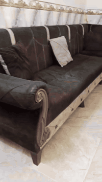 سلام عليكم ديوان عشر مقاعد مستخدم نضيف خشب بلوك اسود تفصال السعر 350وبي مجال وياه طبله وسطيه الشراي يتصل ***********
