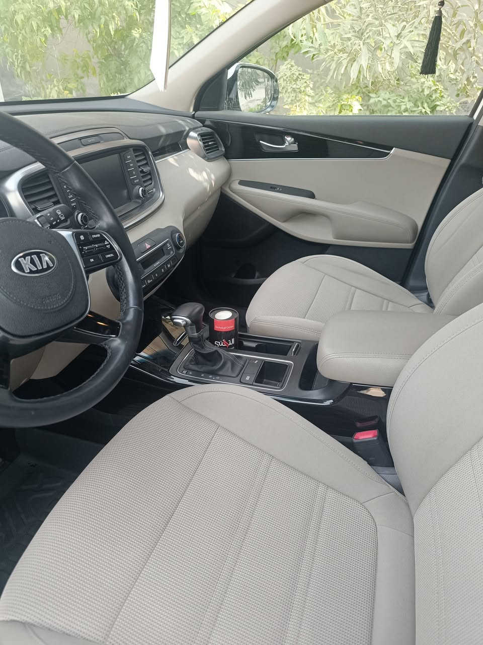 سورينتو خليجي موديل 2020 رقم بغداد دولي
-محرك 6سلندر 
-ماشيه 45 حقيقي 
-7 راكب
-كشنات مخمل
-حساسات أمامي خلفي
-كراسي اماميه كهرباء 
-جنطة كهرباء 
-بصمتين
-اللايت عالي ناصي زنون 
-لد نهاري ليزري امامي 
-بك لايت ليزري LED
-اوتو هولد 
-ترحيب
-درايف مود
-تحكمات ستيرن فول  
-تبريد 3 قطع مع تحكم منفصل 
للاستفسار:
***********
