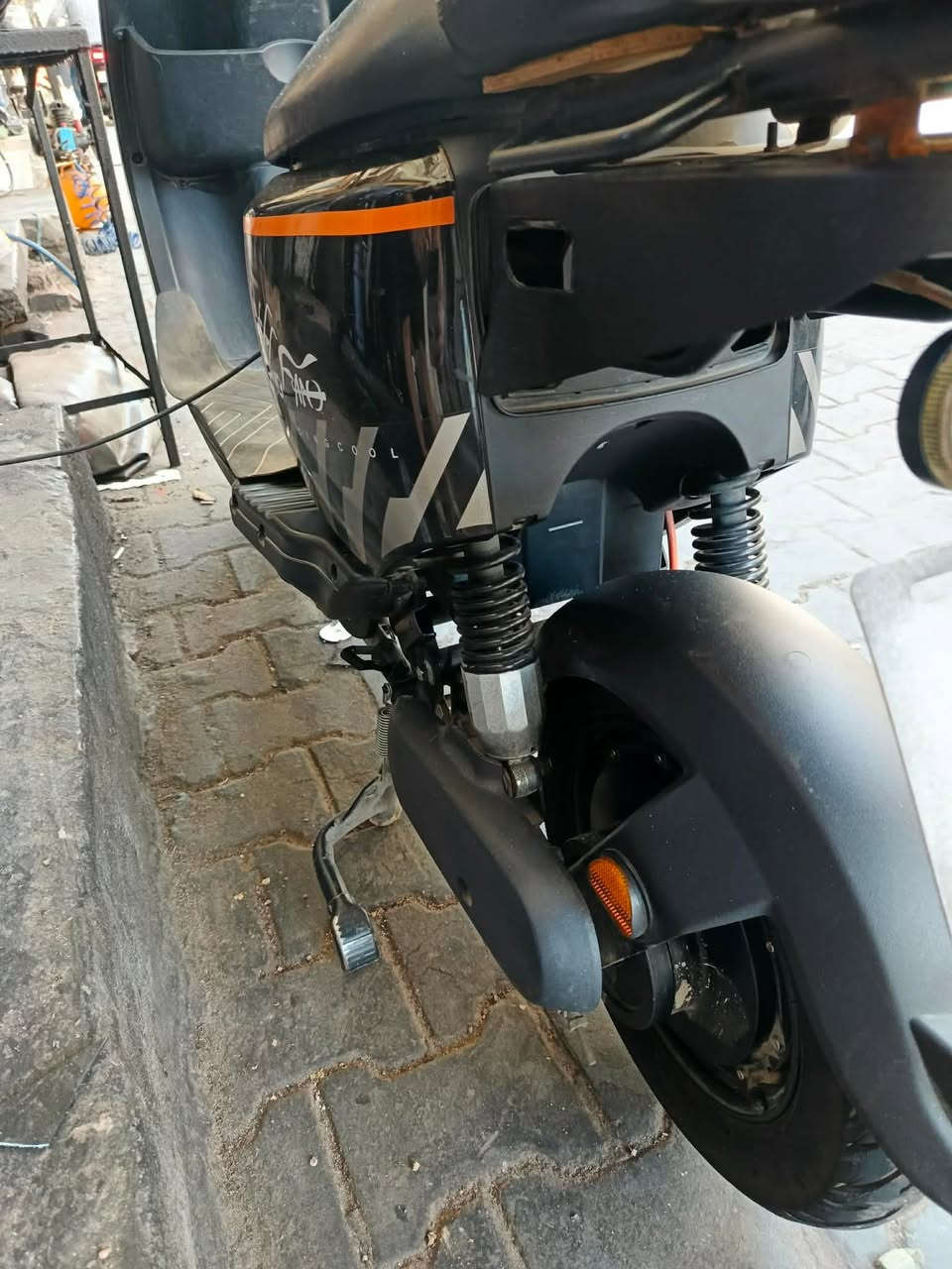 دراجه شحن للبيع نظافتهه 80ب الميه
سرعه 75
السعر 500وبيها مجال 
مكان الكرخ شارع حيفا
***********
