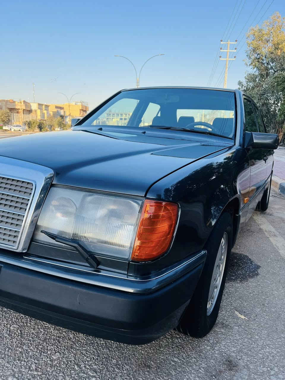 سلام عليكم 
مارسدس دب للبيع رقم بابل بسمي 
موديل 1990 
محرك محور VVT 3000.  كير ومحرك جدد
حداديه جديده  اريل كهربائي
جام تحكم كهرباء 
تبريد عوزه بس غاز 
السياره جاهزه من كلشي 
السعر 77 وبيه مجال 
للاستفسار ***********
