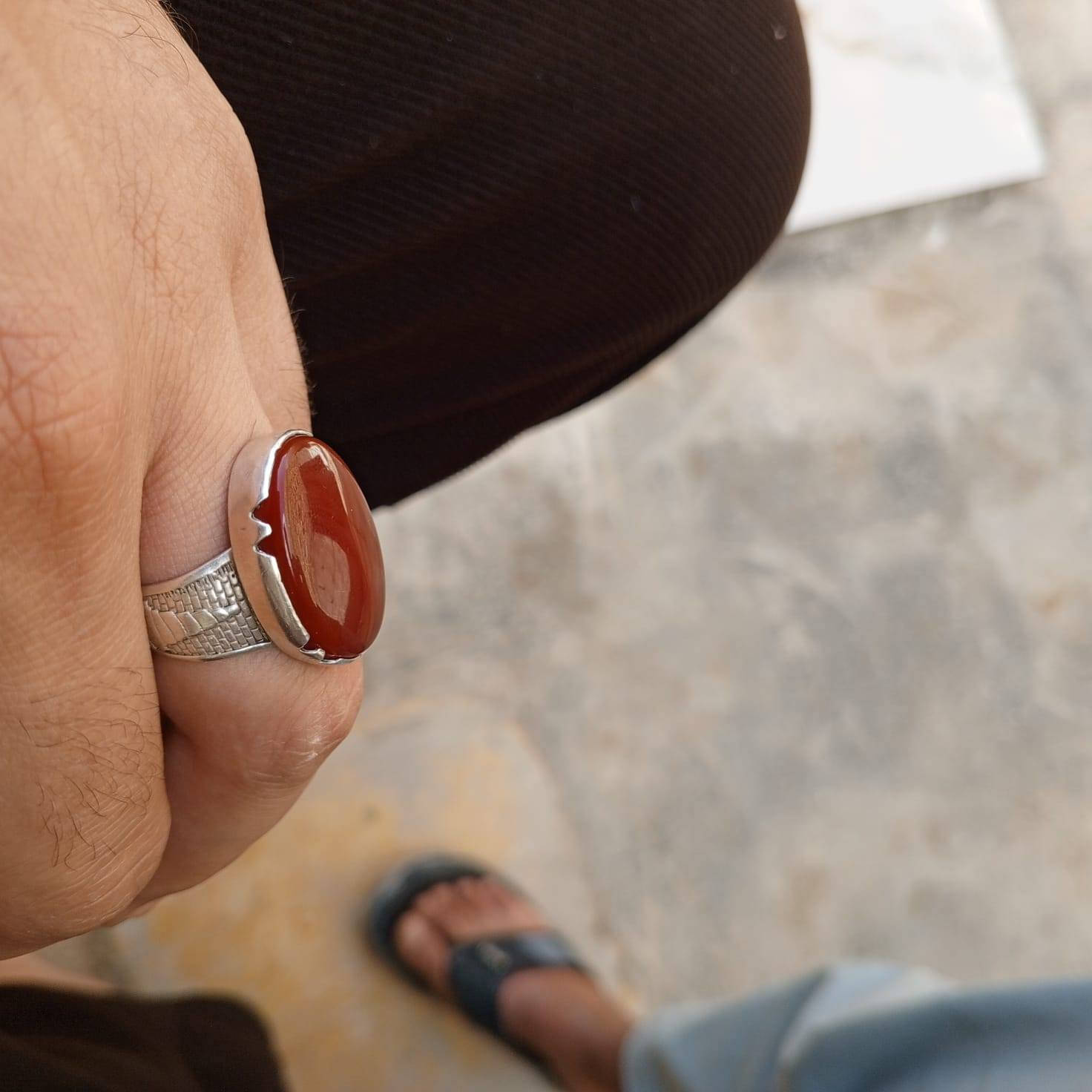 سلام عليكم خاتم عقيق يماني الكبدي الفضه عيار ثقيل وقديمه شغل يدوي مكاني حله أبي غرق رقمي ***********
فقط فقط واتساب لاتتصلون ع رصيد خطي متوقف بس بيه واتساب
