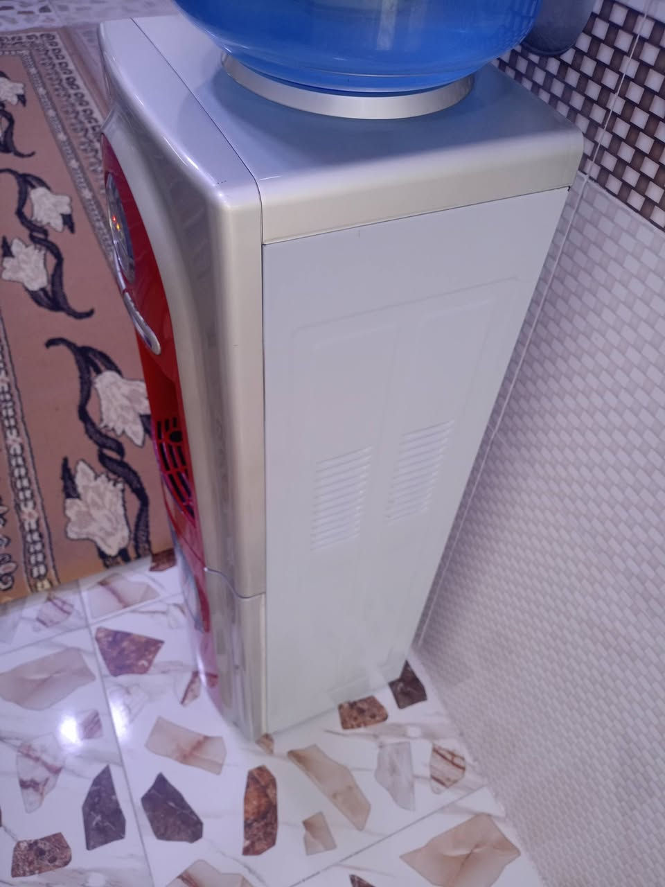 براد للبيع اخو الجديد فول نظافة كامل كل نقص مابي شغال بارد.. حار.. ثلاجة كله بلادي وضع شركة مامصلح السعر 65 وبي مجال بسيط الشراي يتصل ***********
