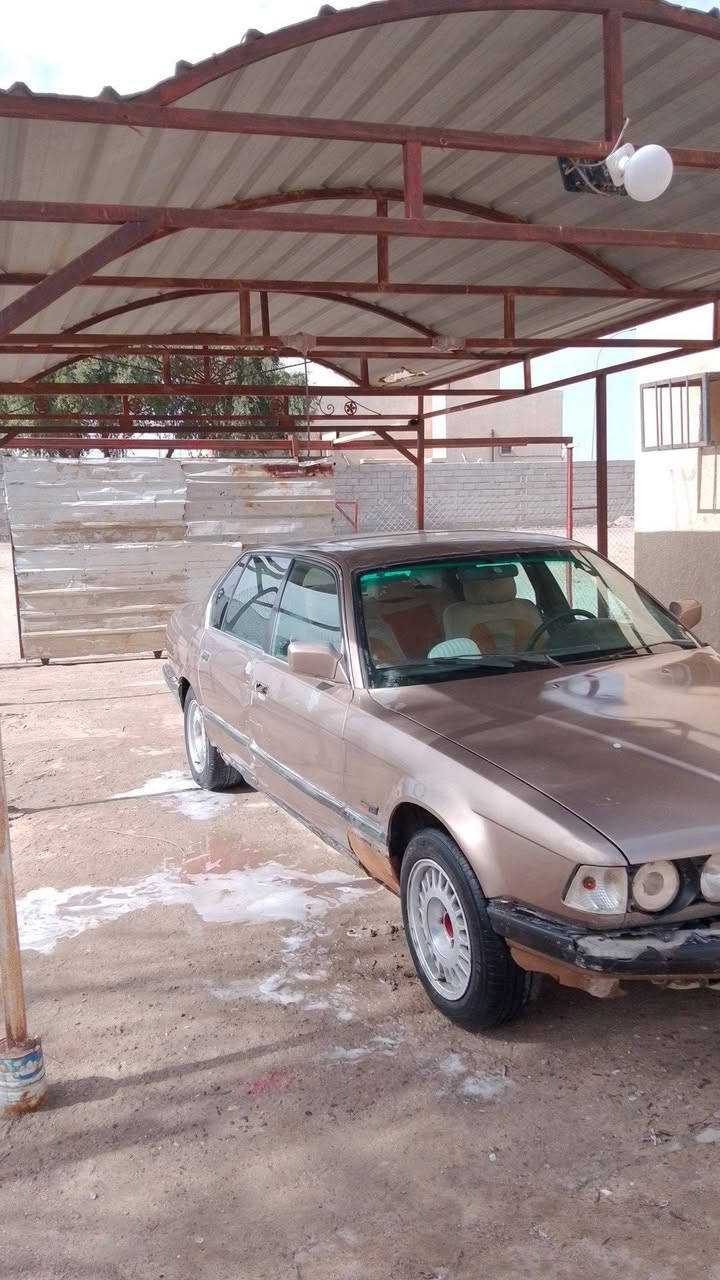 سلام عليكم بي ام مديل 93 سياره 735 رقم ربيل سياره متومه رقم نكليزي صوليه بيع كوم حديد مكينه 3000ففتي بيه خير من الله سعره 27 وبيه مجال مراوس وبيع هذه رقم بي وتساب دخلو علي ***********
