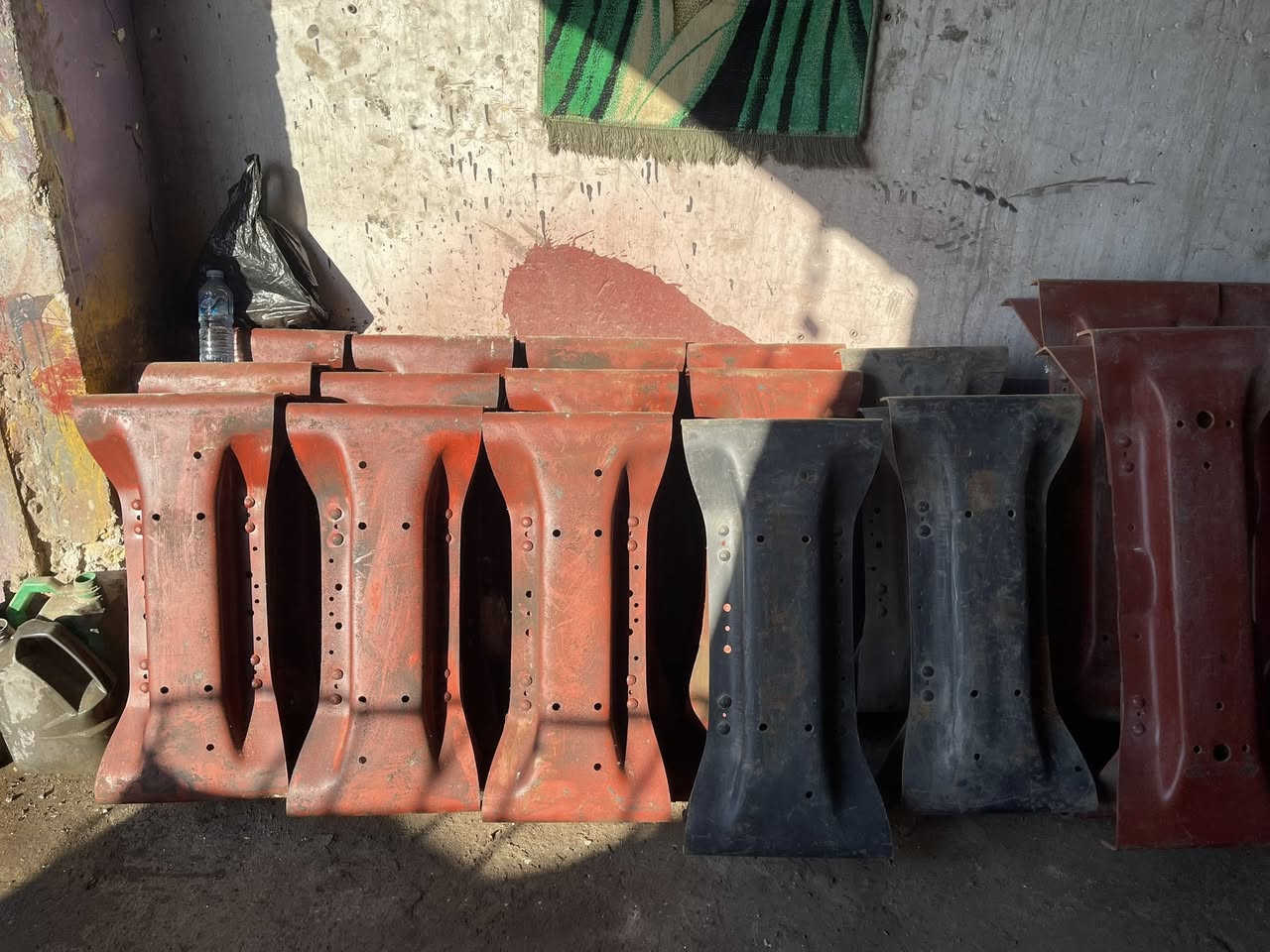 مطبات مجموعه شاصي ألبي كرواتي 
فرممات قياس ٨٧ جف عالي 
فرممات كلب 
هوكات سحب براغي 
براغي كأردن ٢٤ اقجم 
***********
