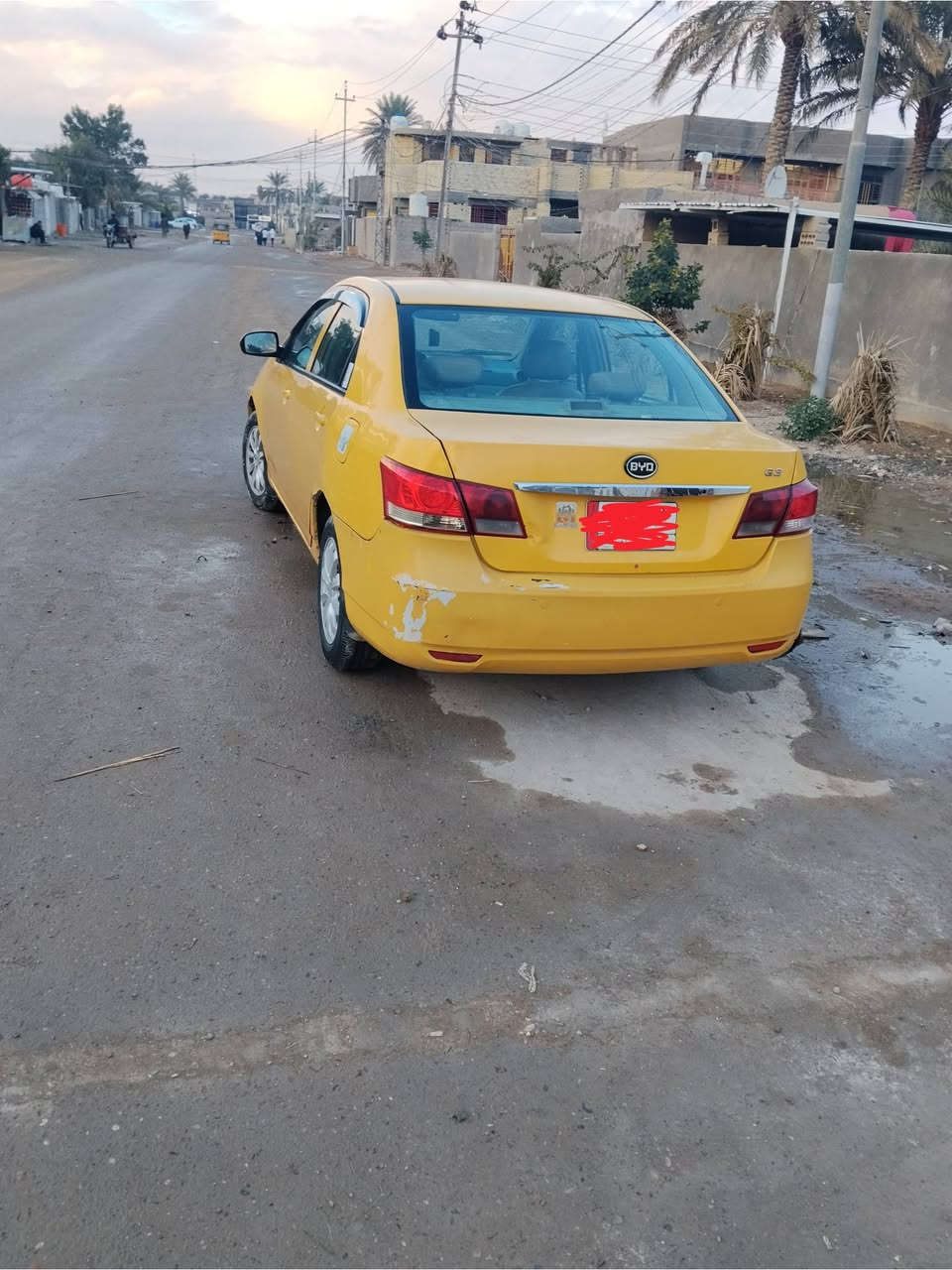 السلام عليكم
بي واي دي 2013.  G3  رقم بغداد
محور مكينة 
كير عادي
السعر 42 المكان بابل الحصوة كير ومحرك مكفولات
هاتف ***********
