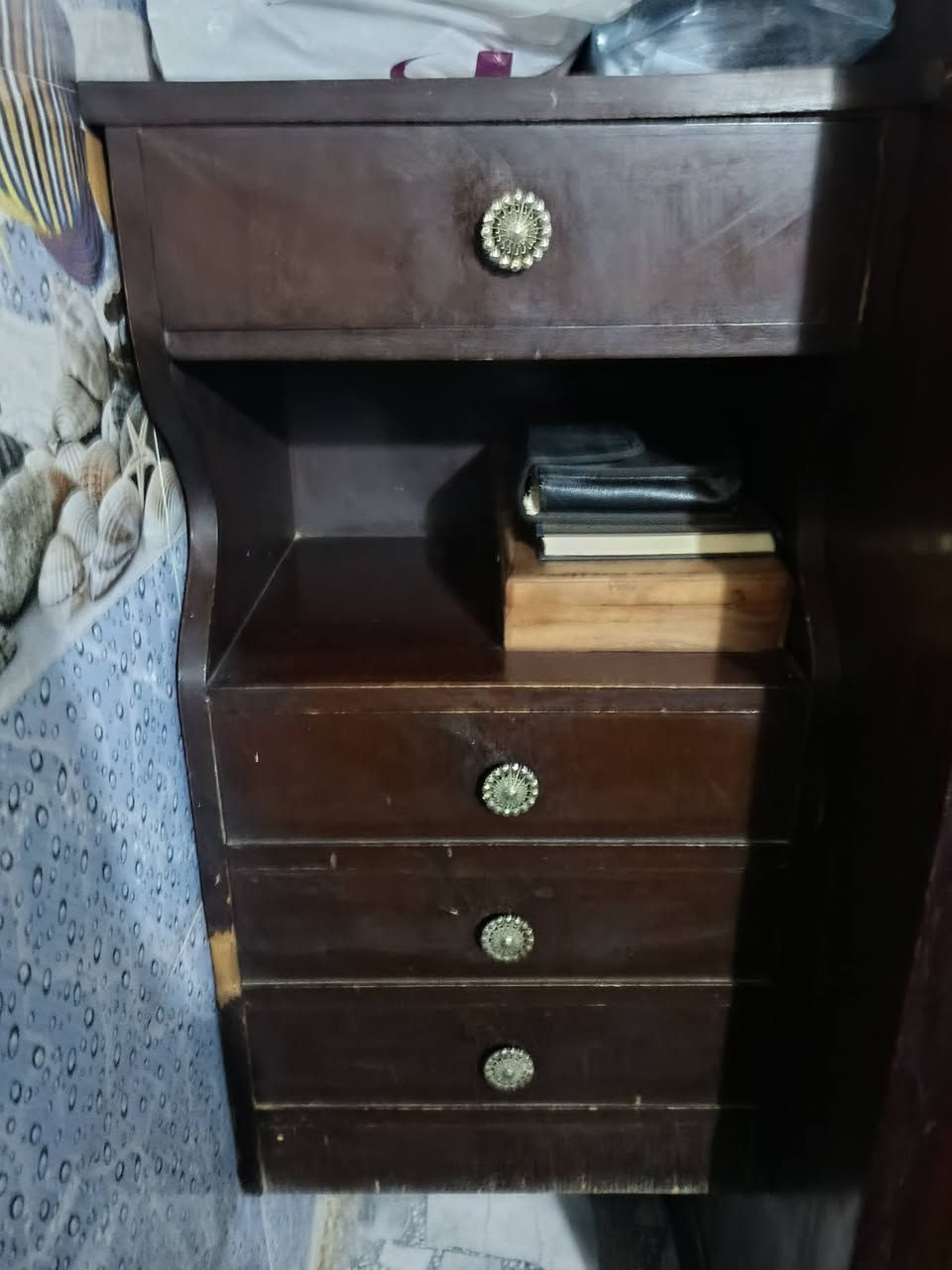 غرفه اخشاب بدون جربايه فقط بصوره ميز عدد ثنين كنتور ٤ باب ملحق مع تاج جربايه مكتبي صاج ثقيل مال اول قيم بما يرضي الله والف عافيه عالياخذه


**إذا كنت صاحب هذا الإعلان وتريد حذفه لأي سبب، رجاءا أرسل رسالة إلى الدعم الفني**