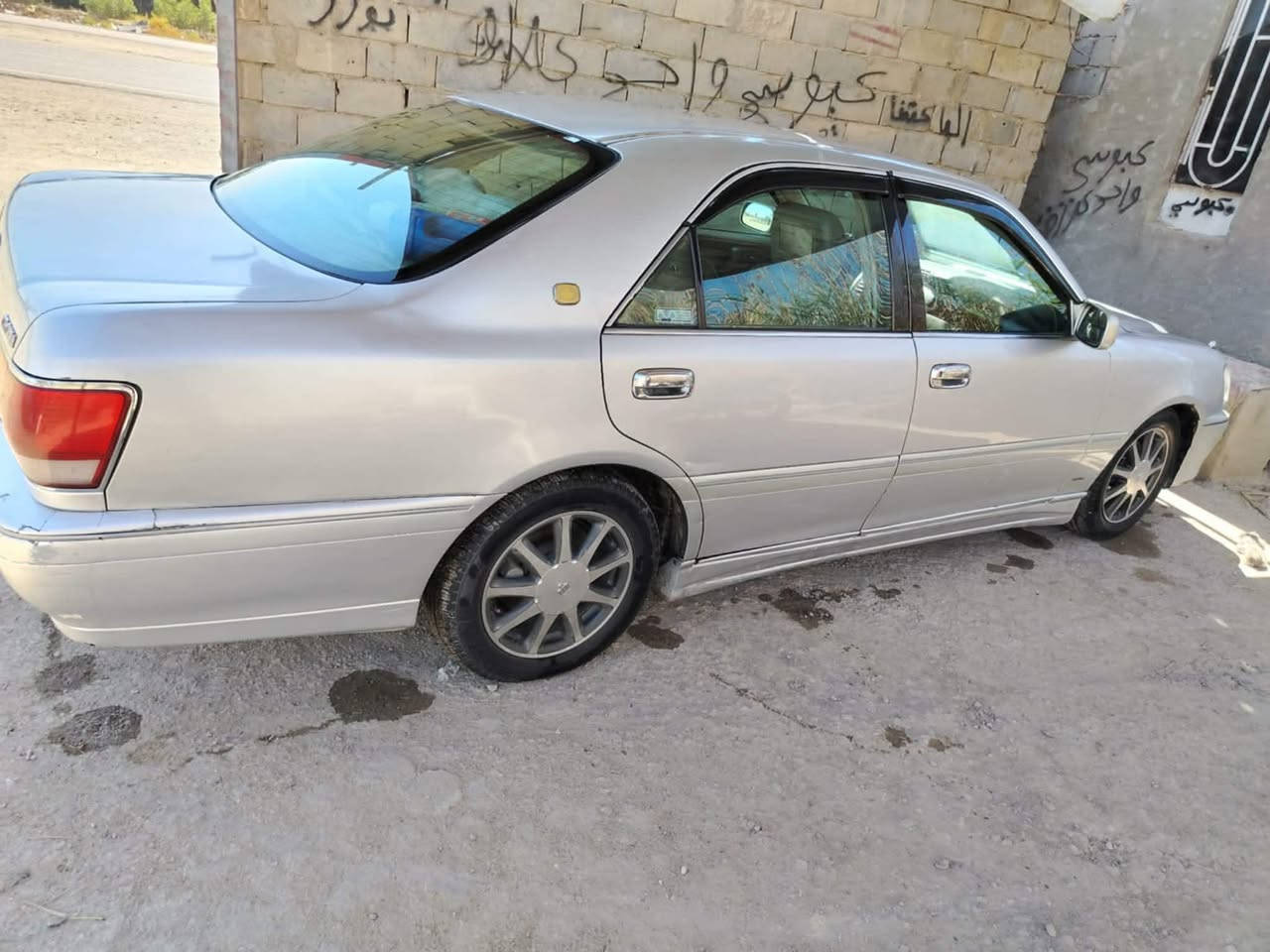 السلام عليكم تيوتا كراون (ملكه )
للبيع السعر المطلوب 65 وبيه مجال 

السياره لون سلفر رقم كركوك مامدفوع لا كمرك ولا ضريبه السياره جاهزه من محرك وكشر يرادلهه ترتيبات كهربائيه للداخل بيه ضربه بلجاملغ الامامي جهه العبري ومعمر تعمير تبريده عوزه غاز للاستفسار اكثر التواصل عبر الرقم (***********) موقع بابل الهاشميه

راعيهه بلجفل موجود يسويلك وكاله !
