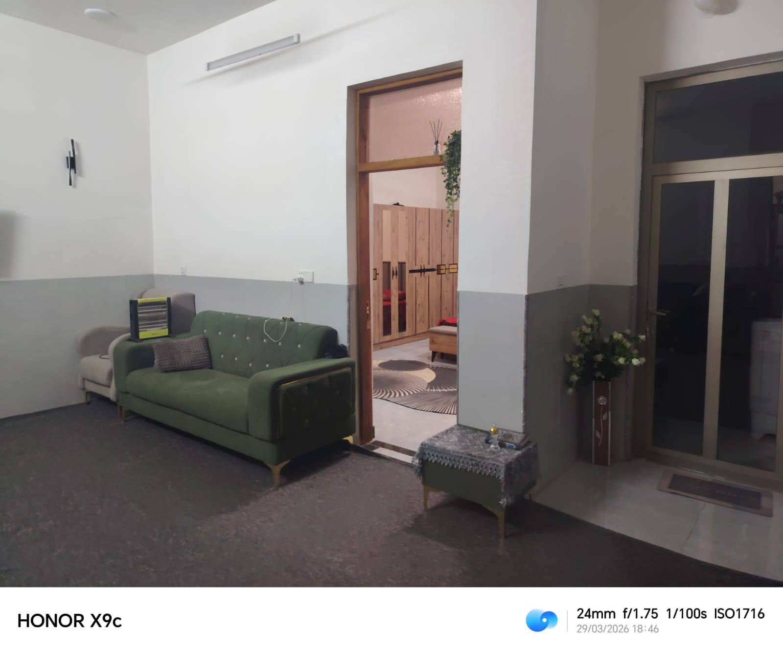 السلام عليكم 
بيت للبيع المساحه ٢٠٠ متر للاستفسار ***********
