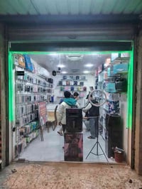 محل للبيع او تفريغ المحل الغراض جدد ما صارلي اربع أشهر من فتحت العنوان...