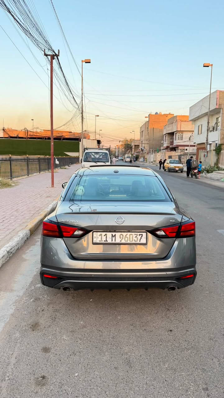 التيما 2019 فئة SL المعروفة فول مواصفات 
محرك 2.5 تنفس طبيعي تو ويل 
ماشيه 135 ميل 
سنوية جديدة و هزة جديدة
گير و محرك مكفولات وملتزم بالادامة والصيانة الدوره على ايدي سيارة جاهزة 
حادثها تبديل بنيد و بارد جاملغات وبيهن تكحيل 
وباقي الملاحضات موجوده بالصور مع صور الحادث 
السعر 128$ وبيها مجال 
مكاني بغداد شارع فلسطين 
***********
يوجد واتساب
