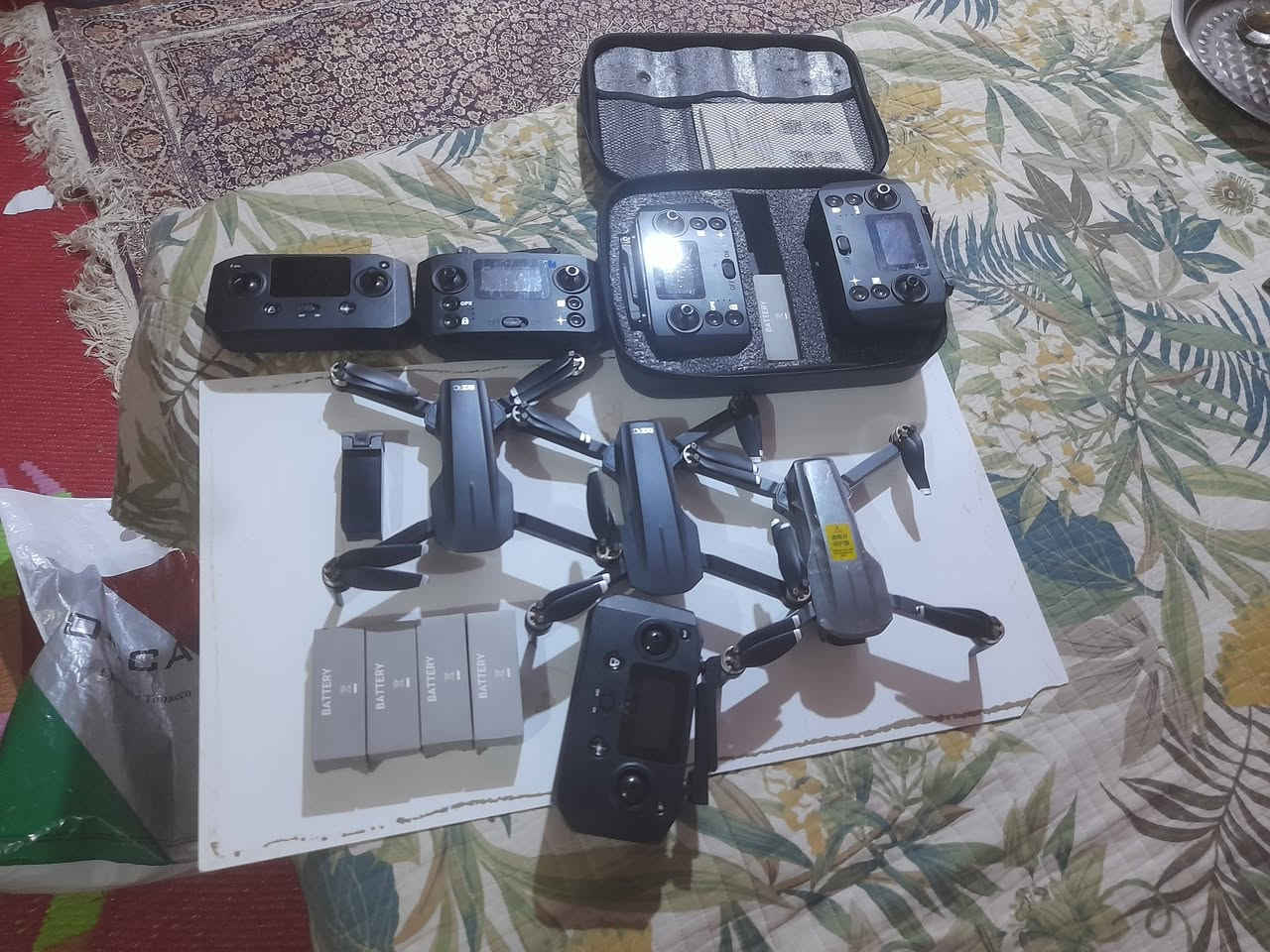 السلام عليكم//كما موظح بالصور ثلاث قطع درون L700 برو وحدة من القطع جديدة ممستخدمة وقطعتين استخدام شي قليل وياهن 5 جوستكات وست بطاريبات ملاحظة  السعر عالخاص 🌹🌹🌹🌹


**إذا كنت صاحب هذا الإعلان وتريد حذفه لأي سبب، رجاءا أرسل رسالة إلى الدعم الفني**
