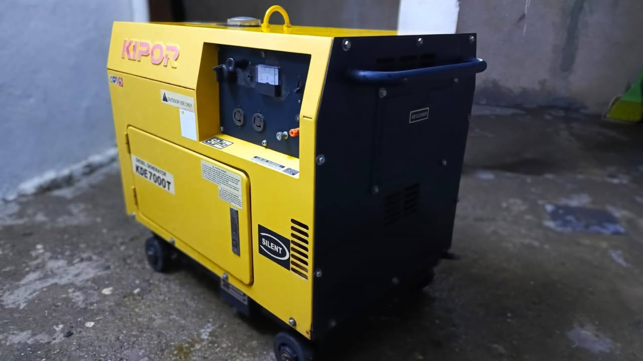 للبيع مولده كيبور كاتم باب أول شركة النجوم  40  أمبير
حيل نظيفه مامفتوح بيها برغي 
باتري جديد تشغيل نكره سلف 
شرط وضع شركه السعر 650 ألف
وبيها مجال بسيط  
***********
***********
