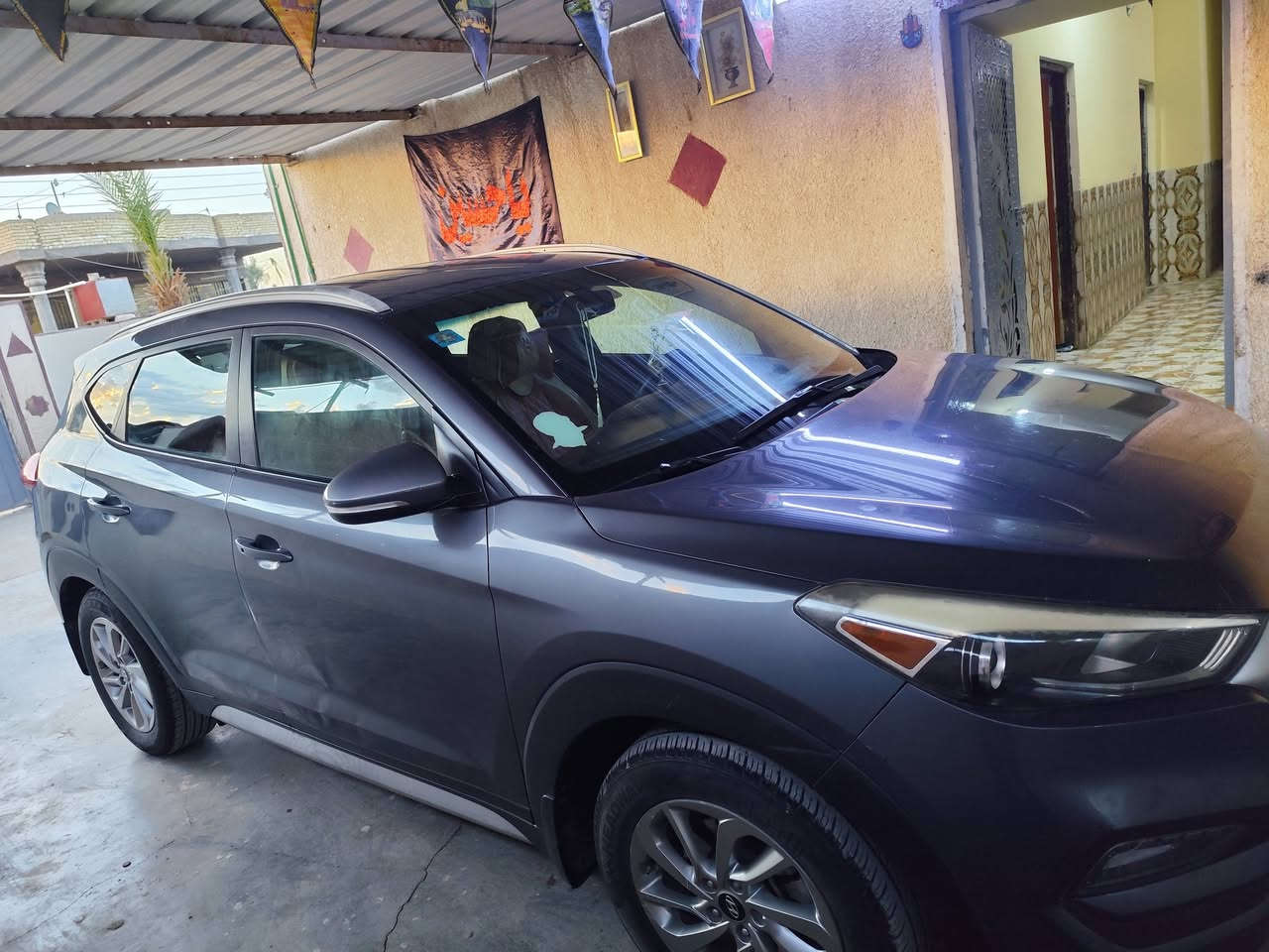 توسان موديل 2017 امريكي ..
بنيد مبدل +جاملغ مبدل ..
السيارة بسمي بغداد ..
لون فيلي ..
مكاني بغداد تقاطع النهروان 
السعر 150 وبيها مجال ..
***********
