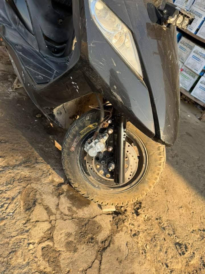 السلام عليكم دراجه ثعلب GTR
( نوزل ) 💁
للبيع الدراجه كلها بلاديه كفراتها بلاديه بس الزكات مشلعات لله شاهد الدراجه كلش حلوه اجيب فيتر وياك ويفحصها الدراجه نضافه ٨٠٪؜١٠٠ 
( السعر ٥٥٠ ) وبيها مجال مكاني بغداد لكريعات قرب جسر لكريعات لي يعبراك عله الكاظمية 
رقم الهاتف ( *********** )
