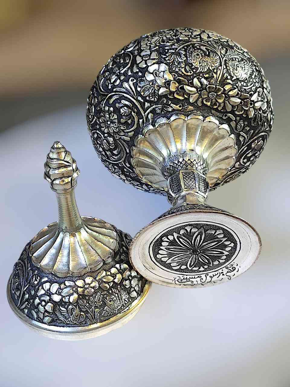 للبيع.
شكردان نحاسي مطلي فضه عالي مختوم عمل الصانع عمل اصفهان ارتفاع 27 سم اكتب تم يوصلك السعر


**إذا كنت صاحب هذا الإعلان وتريد حذفه لأي سبب، رجاءا أرسل رسالة إلى الدعم الفني**