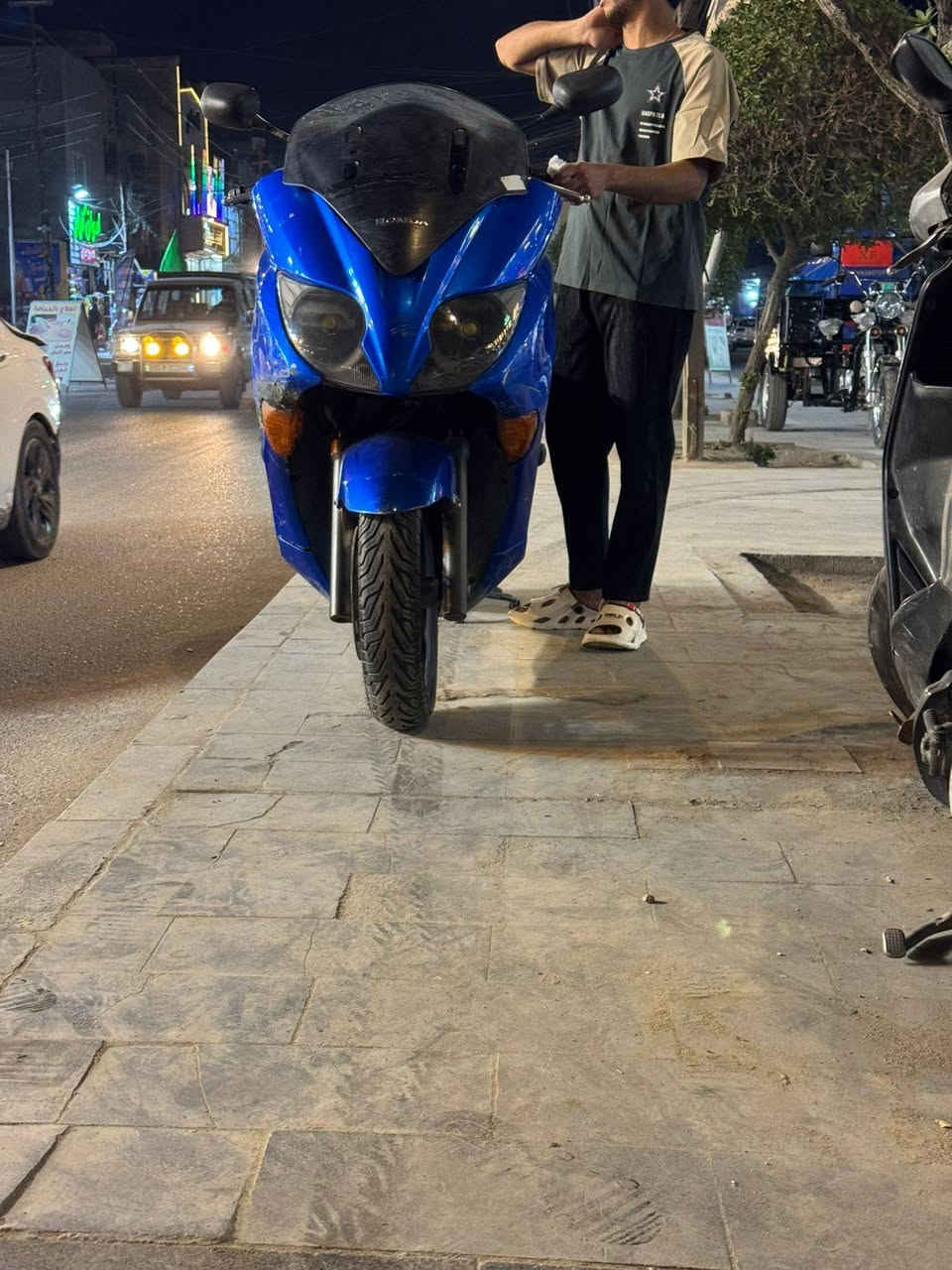 سلام عليكم دراجه
اس سفن
اربع تحويلات
مكينه بيضه مو سوده
بصمه وسويج طوارء
دراجه جاهزه وخير من الله
تفاصيل اكثر
***********
