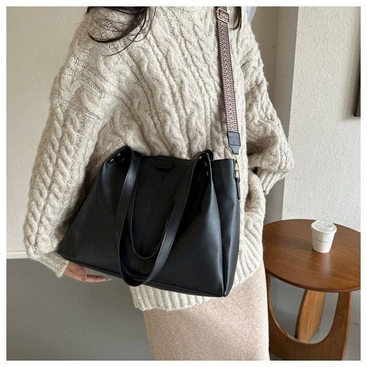 توت باك كيوت ✨
جودة عالية وموديل عصري نازك مع سير رياضي لتنسيقه بأكثر من ستايل  ❤️
الحجم:
الارتفاع: 26 سم
العرض: 35 سم
العمق: 11 سم
مناسب لـ: الموظفات، الاستخدام اليومي، الطالبات، الماميات

السعر: 78 فقط ✅

الدرزن يحتوي على 12 قطعة


**إذا كنت صاحب هذا الإعلان وتريد حذفه لأي سبب، رجاءا أرسل رسالة إلى الدعم الفني**