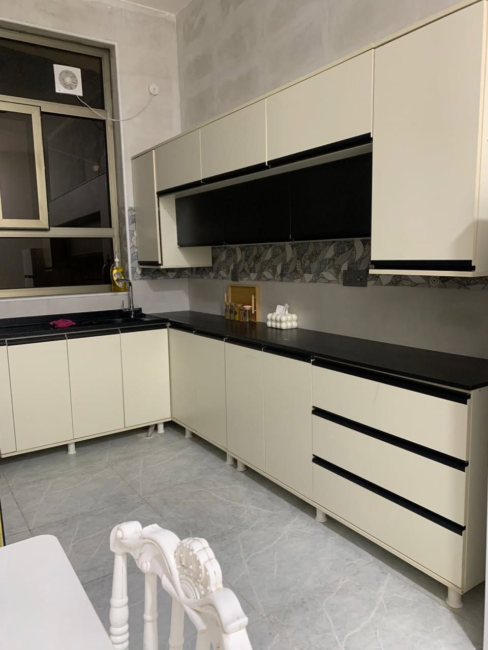 للبيع كاونتر مطبخ بحالة ممتازة  جدا ونضيف جدا ✨
الطول ٣ متر
خشب قوي ومتين
سنك مرمر قياس متر ونص
جديد تقريباً – مستخدم بس شهر 

مشتريه بـ ٨٠٠ الف
المطلوب ٦٥٠ الف فقط 🔥

الكاونتر نظيف وما بي أي مشكلة


**إذا كنت صاحب هذا الإعلان وتريد حذفه لأي سبب، رجاءا أرسل رسالة إلى الدعم الفني**