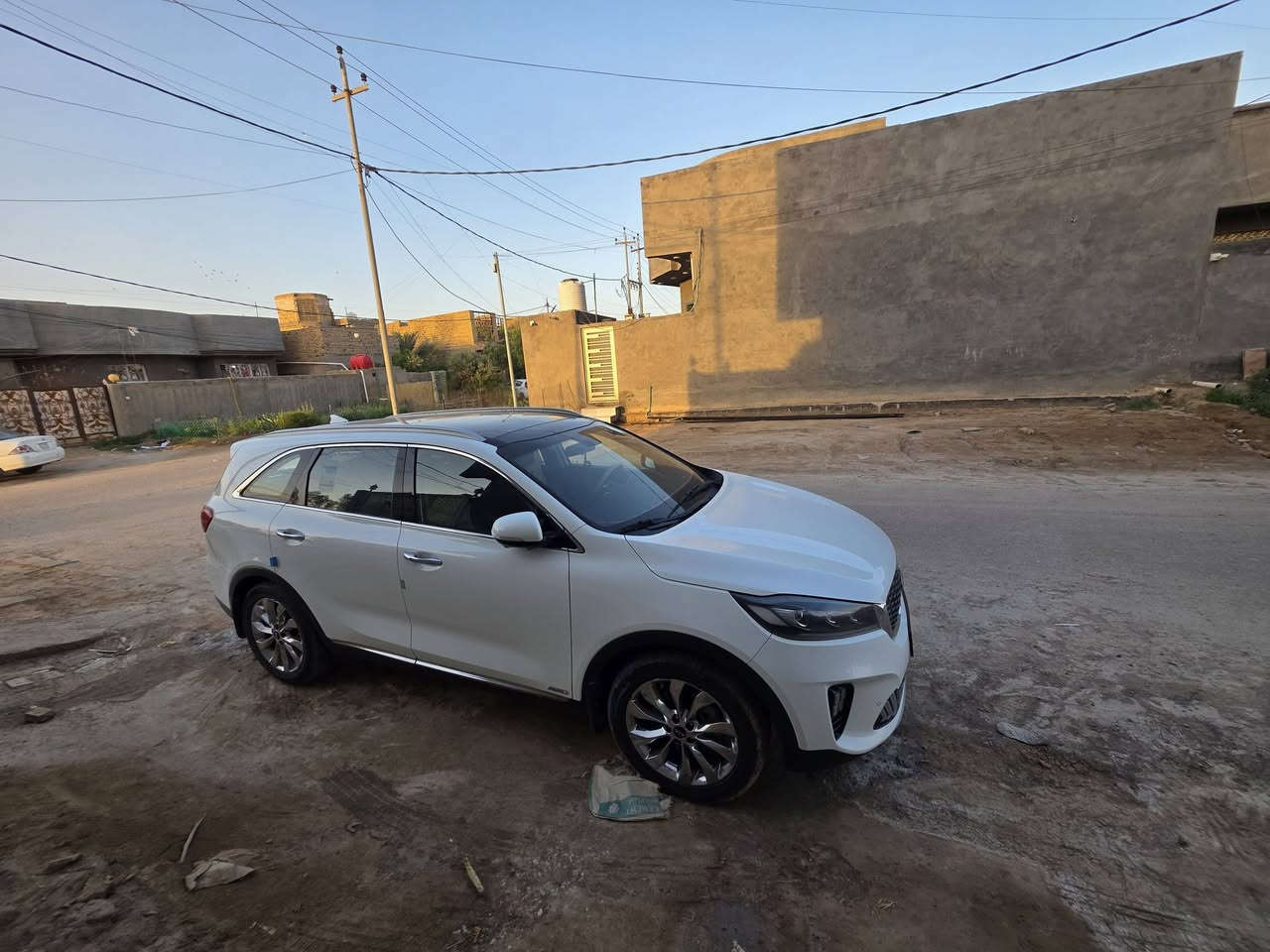 كيا سورنتو
موديل  20 فول مواصفات واحد على واحد 
اربع كامرات 
سايد بريك دكمة
تشغيل بصمه 
ترحيب ودخول ابواب بصمه 
كراسي كهربائية
كراسي تدفئة تبريد
بنراما
دفع رباعي
جنطة كهربائية
اربع تحكمات قياده
حساسات اماميه خلفيه
ماشية 115
السعر 245 وبيها مجال 
بيها بس بارد بسيط
السيارة بيها مواصفات هواي
للاستفسار الاتصال على رقم 
***********
