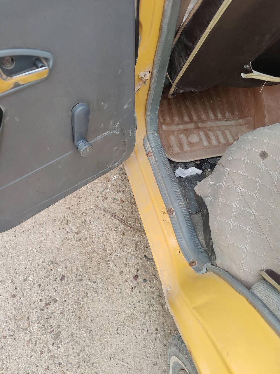 اسلام عليكم سايبه 2012 السنويه28 بسمي رقم بغداد مصفره هيئه غرامات عليه100 الكشر مثل ماوضح كير مابي شي  محركه يريد تجفيد بس تشتغل وتمشي والشواصي تريد تعمير العنوان محموديه السعر 15ورقه هاتف***********موجود وتساب
