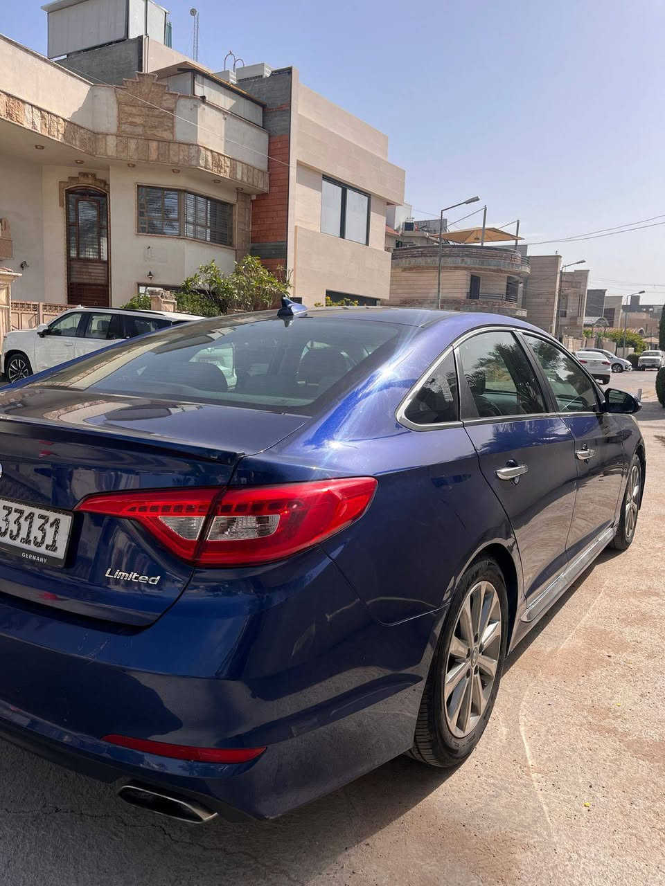السلام عليكم
سوناتا 2017 امريكي
السيارة فول مواصفات
محرك 2400 GDI تبريد ممتاز
تحكم ستيرن مثبت سرعة
شاشة لمس ( كار بلي ـ اندرويد اوتو )
سماعات انفنتي ( سستم كامل )
تبريد مناخين وقطعتين امامي وخلفي
تبريد وتدفئة كشنات امامية 
وتدفئة كشنات خلفية
الكشنات الامامية تحكم كهرباء
الايرباكات 12 ايرباك فقط ايرباك السائق طاك
المرايا الجانبية فول كهرباء ( هيتر . رادار . قلابة عند الرجوع ) 
فتحة سقف وضعيتين
وضعيات القيادة 3 ( عادي ـ اقتصادي ـ رياضي )
لايتات امامية زنون لدات لايتات خلفية لدات
جنطة ذكية حساس خلفي رادار جانبي وخلفي حساس اطارات
كامرا خلفية دوارة
حدادية السيارة جيدة
السيارة فول لمتــــــد
رقمها بغداد مميز
السيارة يرادلها تجفيت محرك
عارضها جنت ب135 ورقة وسعر التجفيت ينزل منها
مكاني بغداد حي العامل
***********
