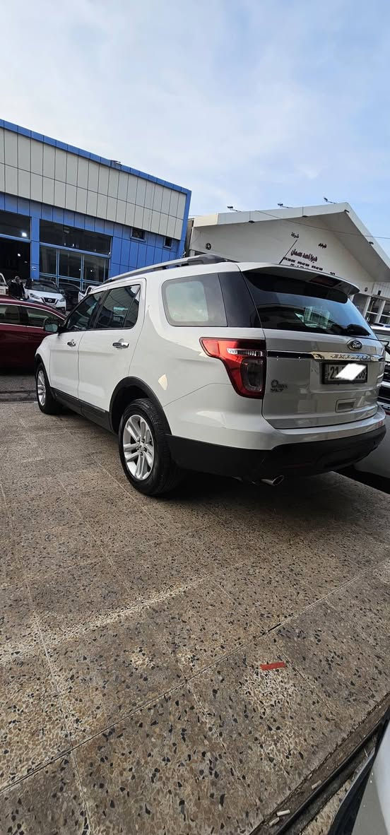 السلام عليكم ورحمة الله
فورد اكسبلور موديل  ١٣ خليجي نيفا رقم  سليمانيه بااسمي تحويل أو وكالة إني حاضر ماشية  ١٥٩
فتحه بانوراما  
ثلث  قطع تبريد 
 بيها  قطعه  وحده..
باب  خلف السايق صبغ 
  وبار  اصبعيبن هلال  الباب  الخلفي  بدون دواخل شرط الفحص و السونار مرفق بالصور كير محرك كفالة عامه ما مفتوح بيها برغي السيارة جديدة كلش وعلى أيدي مال جناي مكان السيارة 
صلاح الدين بيجي المزرعة السعر   155 للاتصال  ***********
