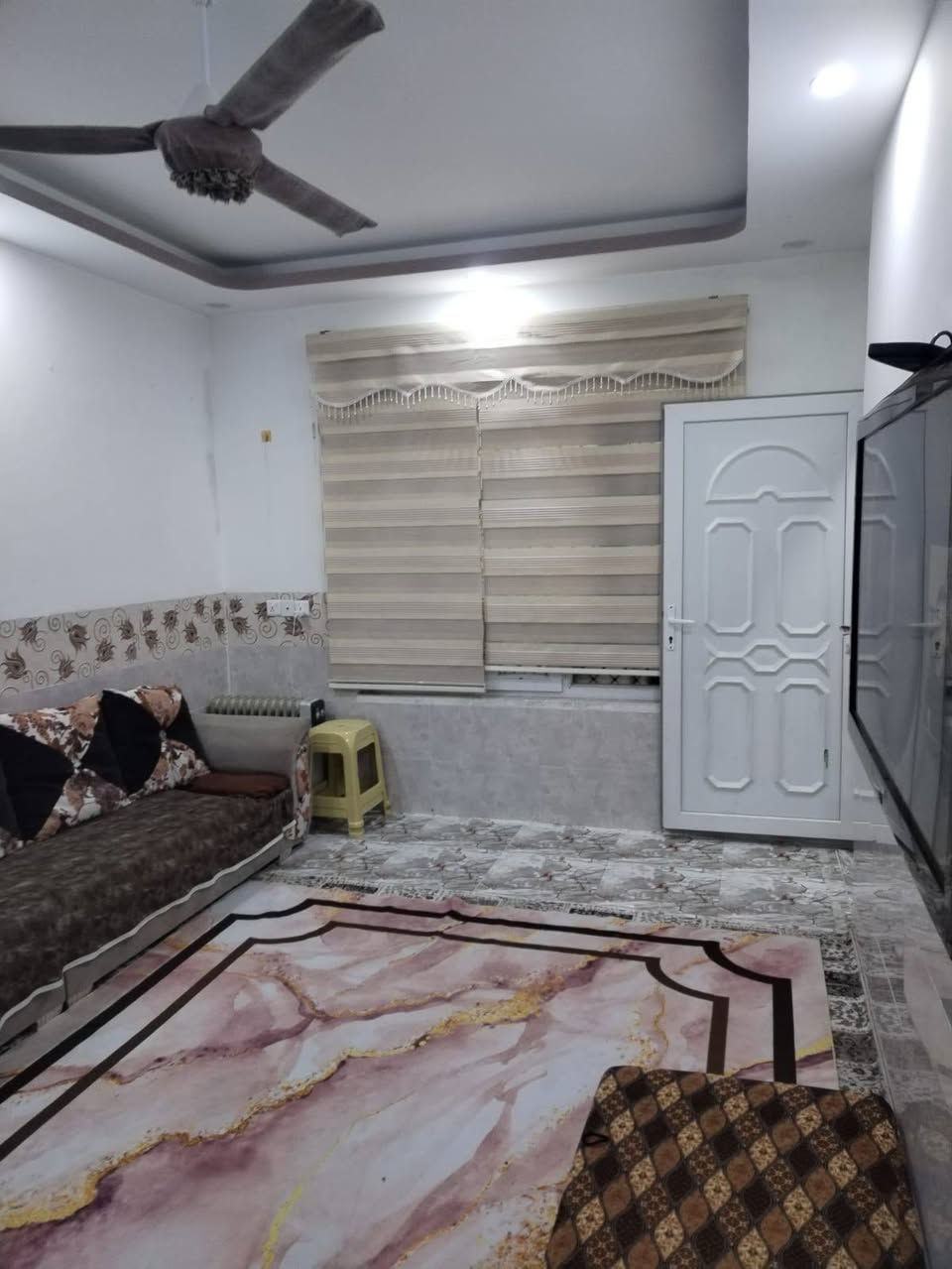 #أعلان (2957)

#دار #للبيع  🏠 طابق واحد موقع حلو ممتاز
#نوع_الملك :-  طابو ملك صرف 
#المساحة :- دار   100 متر 
 
#الواجه :- دار 5 متر
#نوع #العقار :-  بأسم شخص واحد 
#محتويات :- دار  غرف نوم +هول+استقبال+مطبخ+صحيات درج خارجي
#الموقع :- حي العسكري خلف جامع سداد برزنجي قرب مدرسة شهيد حسين منصور

#السعر :-  دار 80 مليون بي مجال
للإستفسار 
ملاحظه
ينباع بل قسط سعر 90 مقدمه 50 كل شهر مليون
***********📞 ***********واتساب
نتشرف بزيارتكم ونستقبل كافة عروض التجاريه والسكنيه

