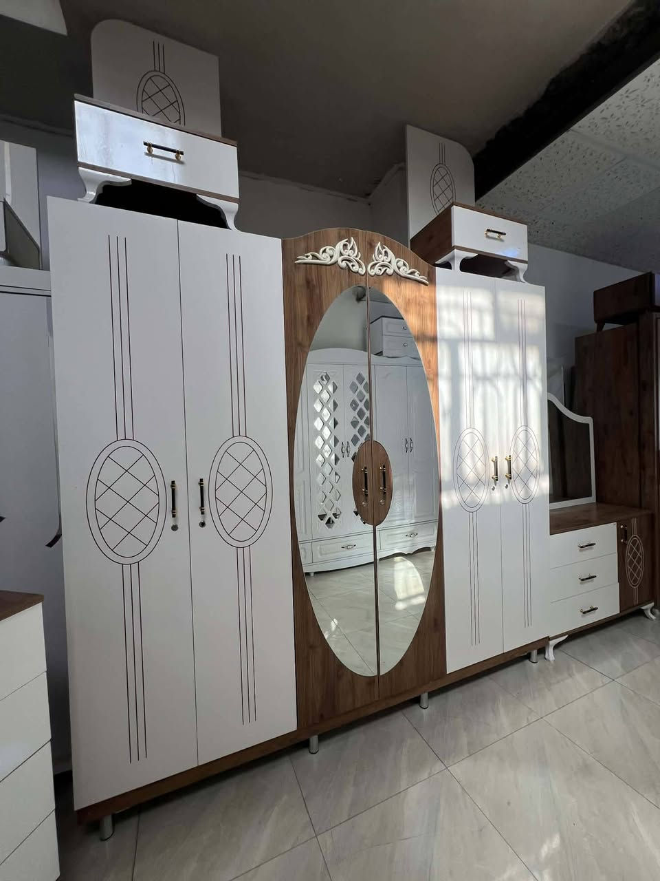 تـاقــم نــوسـتـن شـە شــ پـارچـە
مــاشالـلـه حـسـێــبـکــە لــۆکــە
دۆشـکێکـي طوبـي لـه نـاو لایلۆن لـەگە ڵایـە
زۆر زۆر خاوێــنــە مــاڵ دۆســتــە 
بۆ نرخ په یوندی بکە ن یان سه ردانمان بکە ن
پــێشـانگـاي ســه یــوان پـاڵانـي 
◀️***********
📲*********** viber
🌐کە لار-ناوبازاڕ مــه زاده کـۆنە کە  
🚛گەیاندنمان هەیە بۆ سەرجەم شارەکان🚚
↩گۆڕینەوەش ئەکەین بە 
      کەلوپەلی ناوماڵ
