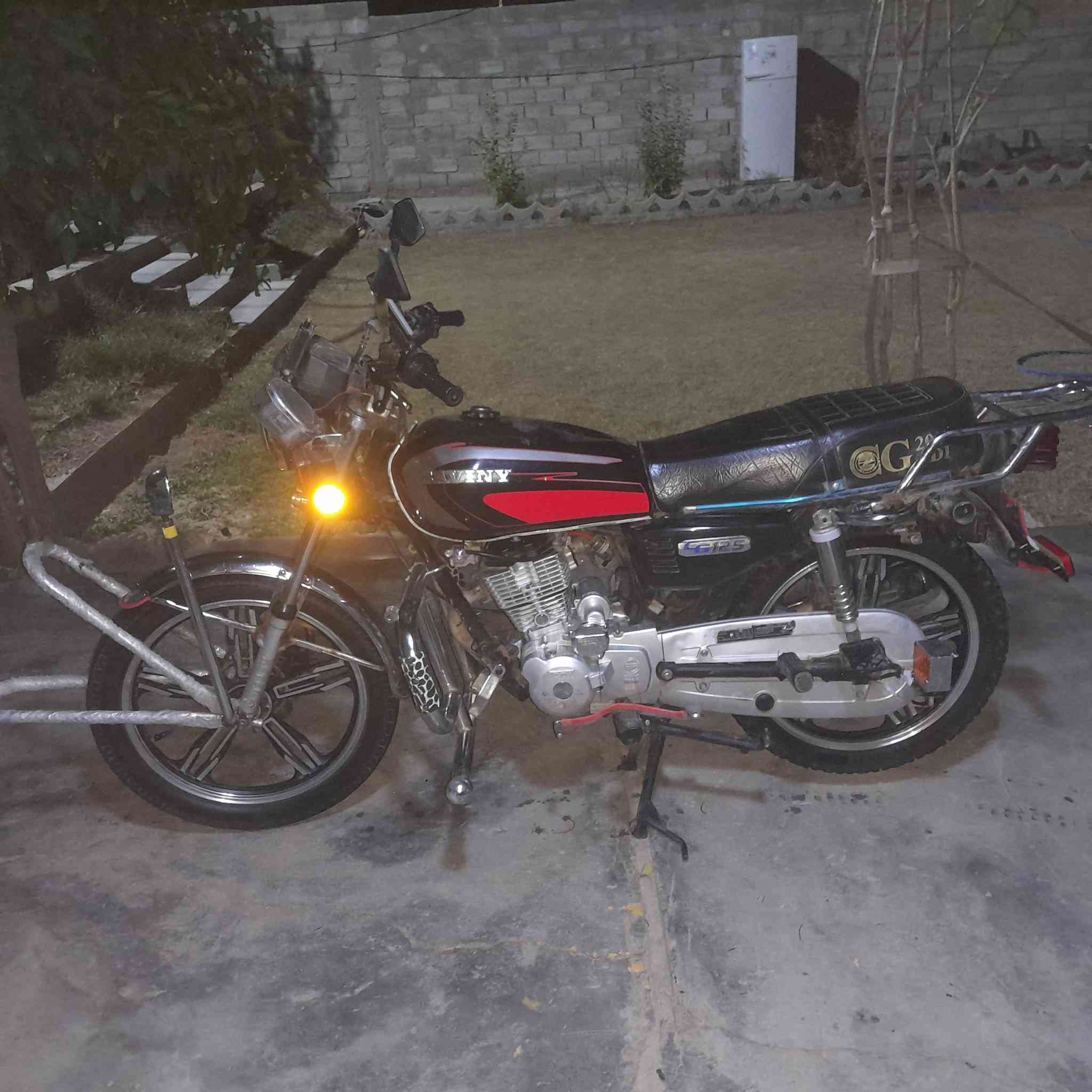 دراجه ايراني للبيع مكينه او كير مكفولات تخم تاير جديد كله شغال  فلاش سماعات موديل ٢١ ع وضع الشركه الدراجه مال جناي ترايك ١٢٠ بريك امامي خلفي مكينه ١٥٠ السعر ٦٥٠ المو شراي لا يتعبني ولا يعامل او كلشي موجود بل سوك الستفسار ***********
