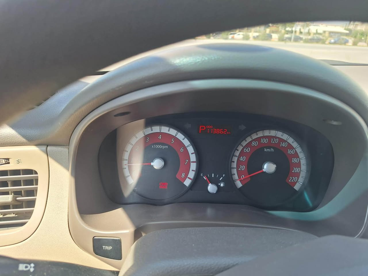 كيا ريو موديل ٢٠١٢ گير توماتيك  ناو زه رددوو په له بجوك بوياخي هه يه بي ناو گرتن/بدون ضرب/سونه رم داناوه /بدون بارد/***********سنه وي ره قه مي تازه يه/ 89گه لا ميك مه عمه له توحويل غرامه به شرت/وكاله ت به شه رت /گيرو مه كينه مه زبوت ماشاالله /١١٣ كيلو متر/ته قه و ره قه و جركه ي نيه ماشالله/ السليمانية, العراق
