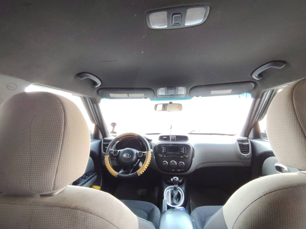 السلام عليكم
سول 2015 وارد محرك 1600GDI، داخل لونين، تحكم جهتين، سيارة استخدام شخصي 8 سنوات عندي على ايد وحدة،دواخل نظافة ٩٠٪، مكينة وكير وتبريد وكهربائيات كفالة، حدادية حلوة، تخم تاير مصارله شهرين، ويل كب ١٦ بلاد، ماشية 155 مايل قابل للزيادة، ايرباك سليم صورة الحادث بالمنشور صبغ جاملغ وبنيد + نص جاملغ عكس السائق + شبر بالجنطة اثر طخة بسيطة بالعراق 
السعر المعروض 117 مجال بسيط 
للتواصل ***********
