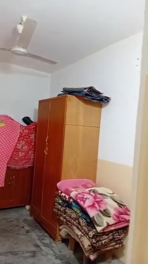 للبيع دار سكن دور الضباط 160م قرب جامع الصفا والمروه يتكون من/غرفة نوم/استقبال/مطبخ/صحيات/حديقه/حوش كبير/السعر 36مليون بي مجال لاستفسار الاتصال على الرقم ***********مكتب عقار ابو حسن مقابل البنزين خانه
