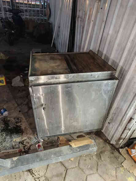 شوايه للبيع حجم كبير جديده نضافه 90٪ مكاني بغداد السعر 300 وبيها مجال قليل ***********
