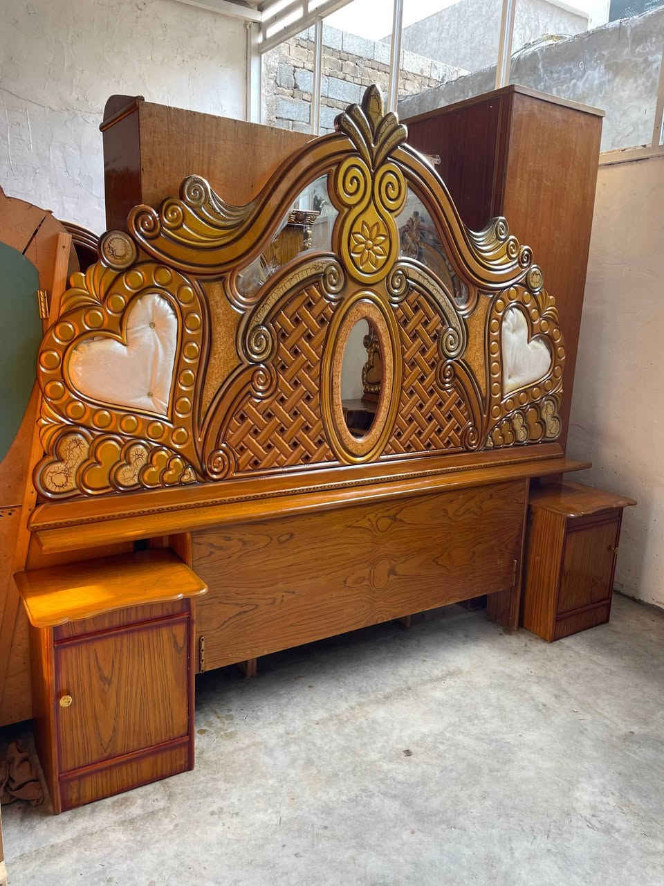 غرفة 6 باب شغل درجة ثانية شغل بغداد نظافة 90% السعر 550مع النقل والشد العنوان النجف الاشرف الحيدرية خان النص ***********
