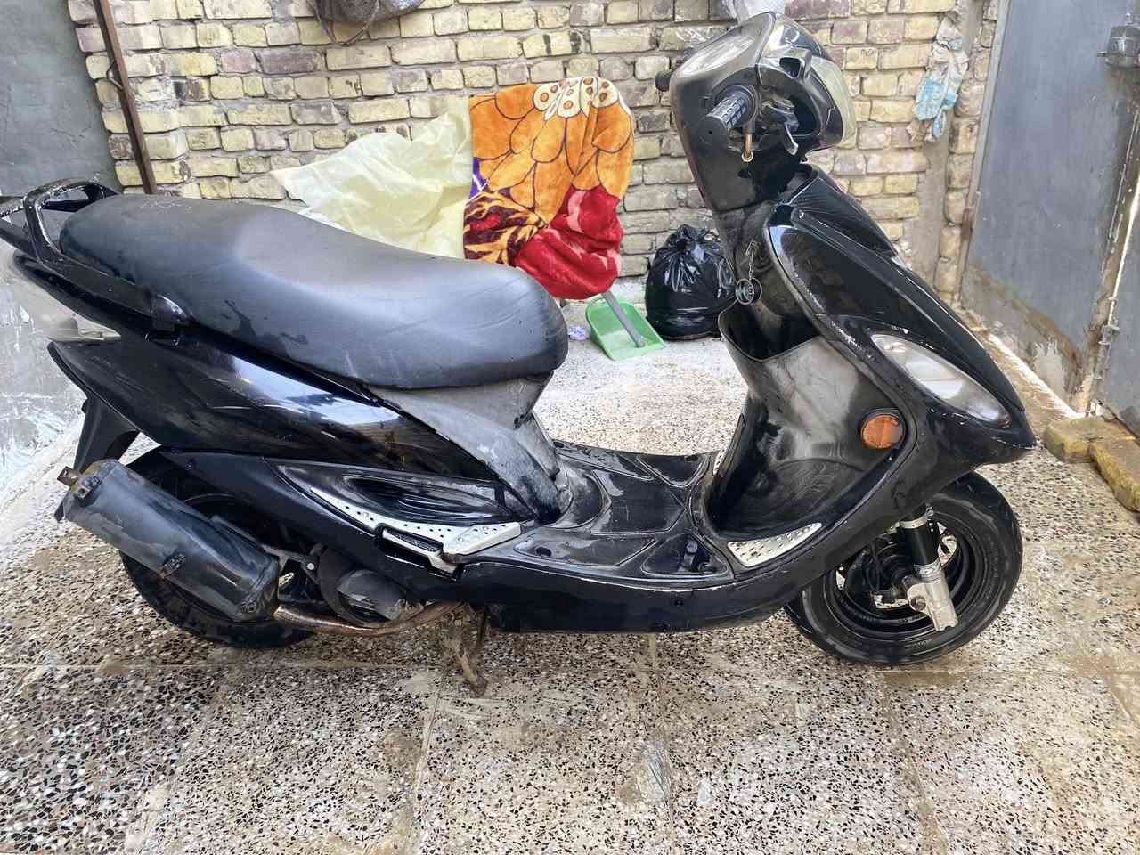 من رخصة الادمن كامكو G4 للبيع دراجه مجفته ماتنقص دهن ولا تبخر ، دبلات امامي خلفي رياضي ، صالنصه رياضي ، كفرات حلوه ونظيفه دراجه فقط هندر مايشتغل جاهزه نكره سلف ، كهربائيات حلوه لايت زينون عالي ناصي دراجه ماعايزه شي فقط هندر ومعدلها حلو مشي سريع بريك امامي دسك  سعر 400 وبي مجال للشراي مكاني نجف كوفه *********** مو شراي لاتراسل ولا تتصل 🤍
