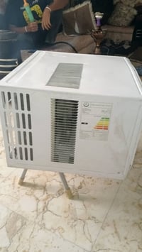 مكيف ميديه طن ونص مستخدم شي قليل سعره 170 مكاني بغداد مدينه الصدر 0776...