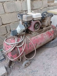 للبيع كمبريسر هوة الحجم ٢٠٠لتر شغال السعر ٢٥٠الف بي مجال ٠٧٧١١٤٦٢٣٥٢