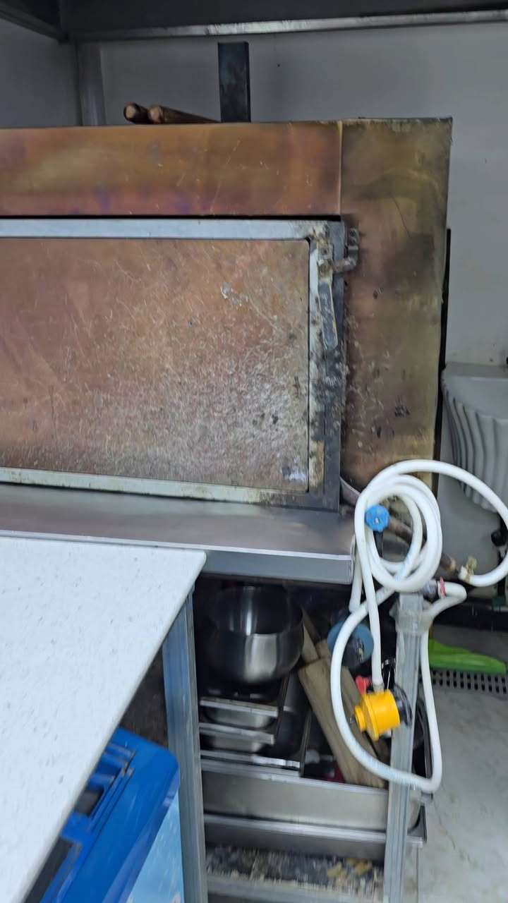 فرن حجري
بغداد استخدام كلش قليل 
350
***********
