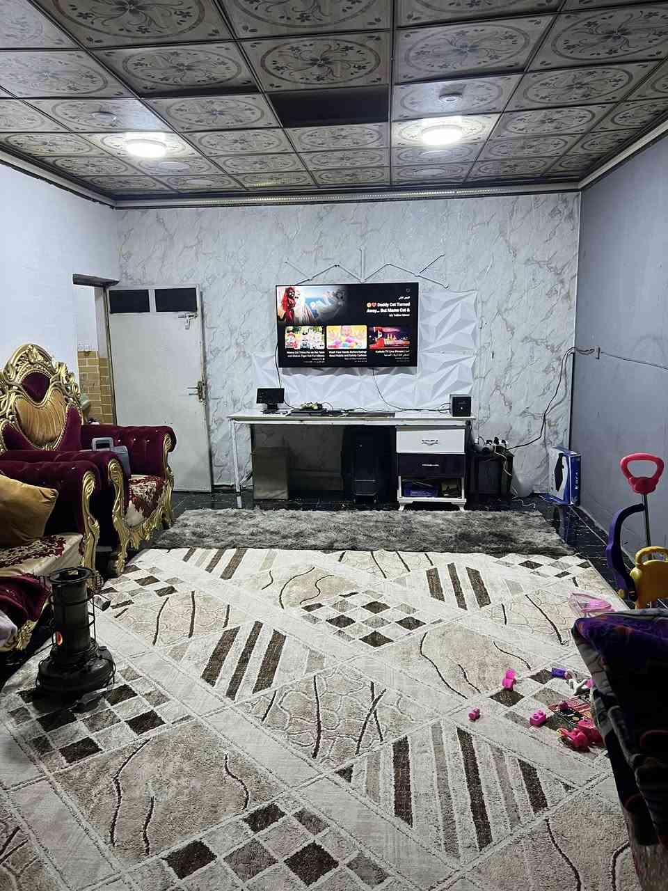 السلام عليكم
دار للبيع مساحة 200 م طابو ملك صرف طابقين ونص واجهة 10 نزال 20 
رقمها 17080
الموقع خدمات مصقط خلف مصور دار الاعراس خلف التجاري 

 القاط الاول :  طابوك يحتوي على كراج وحديقة (حمام خارجي ) واستقبال وهول وغرفة نوم ومطبخ وحمام 

القاط الثاني : بلوك يحتوي على 4 غرف نوم مع مساحة خارجية مع حمام 

القاط الثالث غرفة كبيرة

السعر 140

للتواصل ***********
